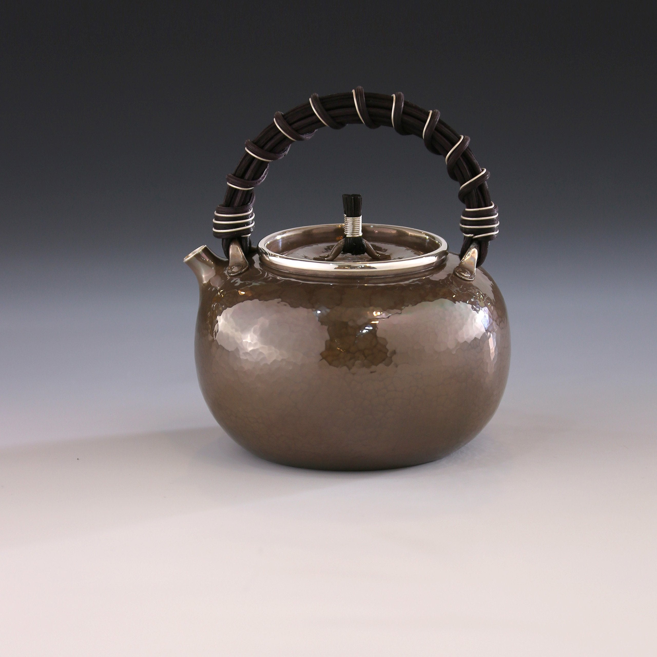 苹果形藤把提梁银壶