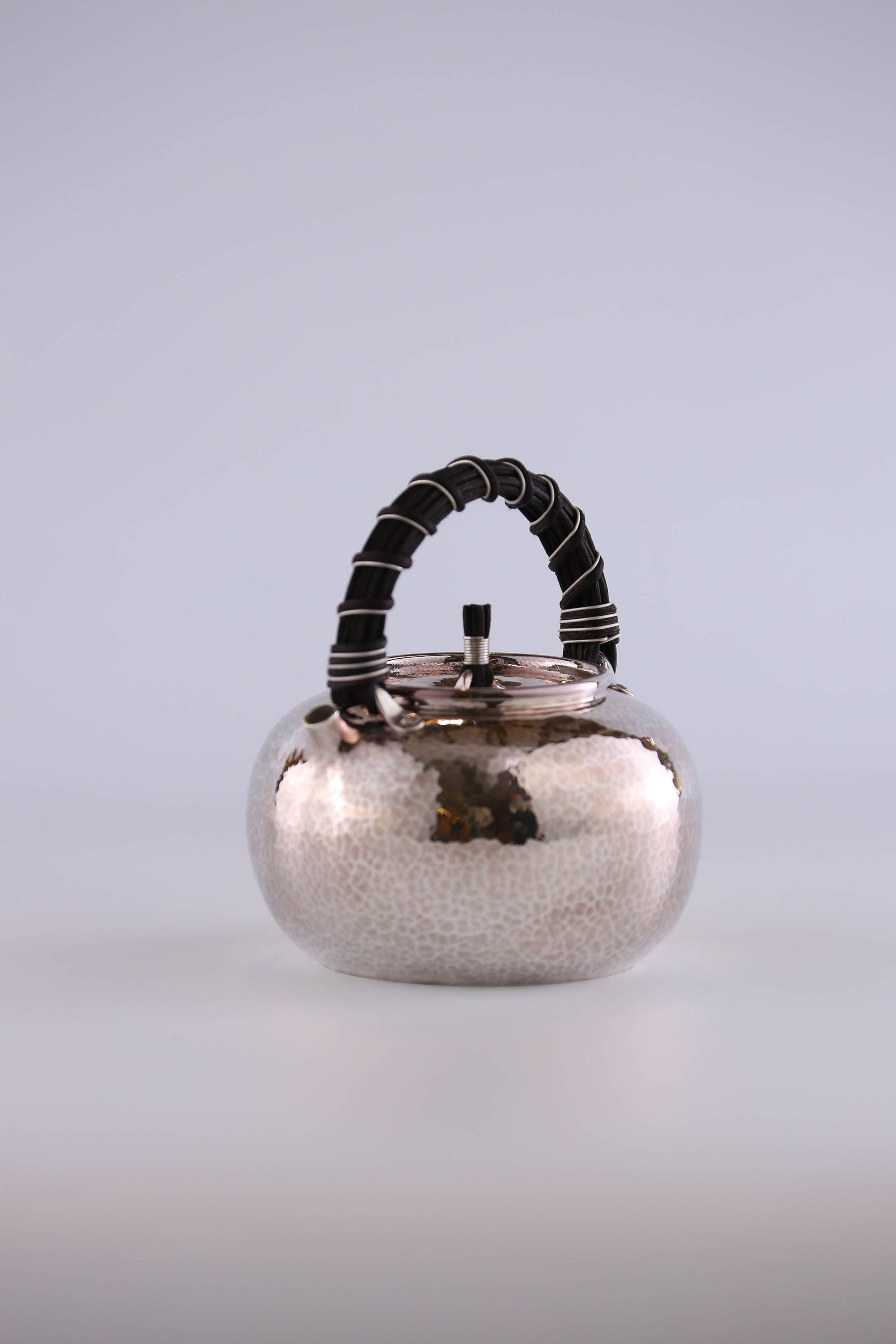 苹果形藤把提梁银壶