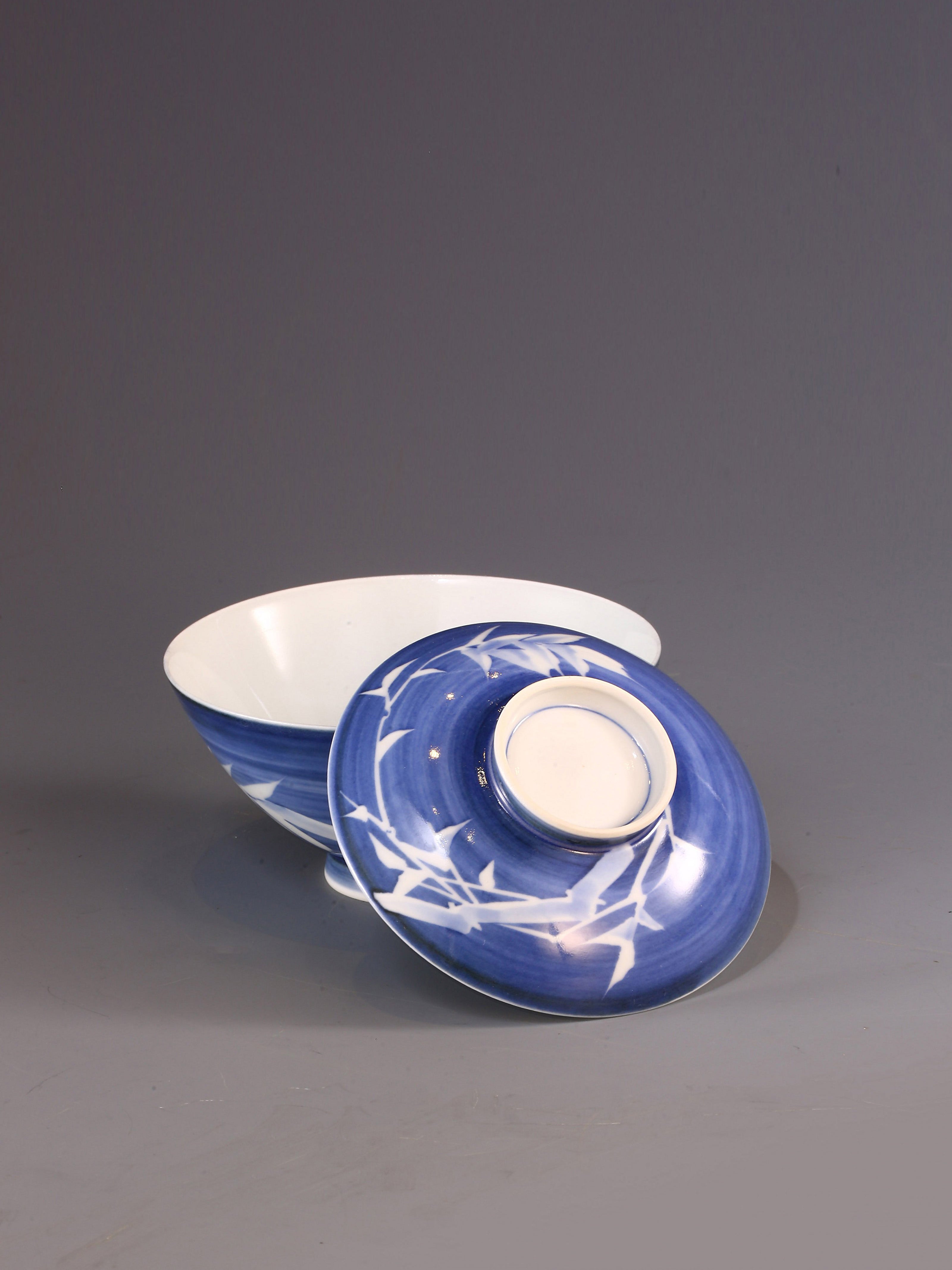 Blue and White Lidded Bowl with Bamboo Motif Symbolizing Noble Integrity