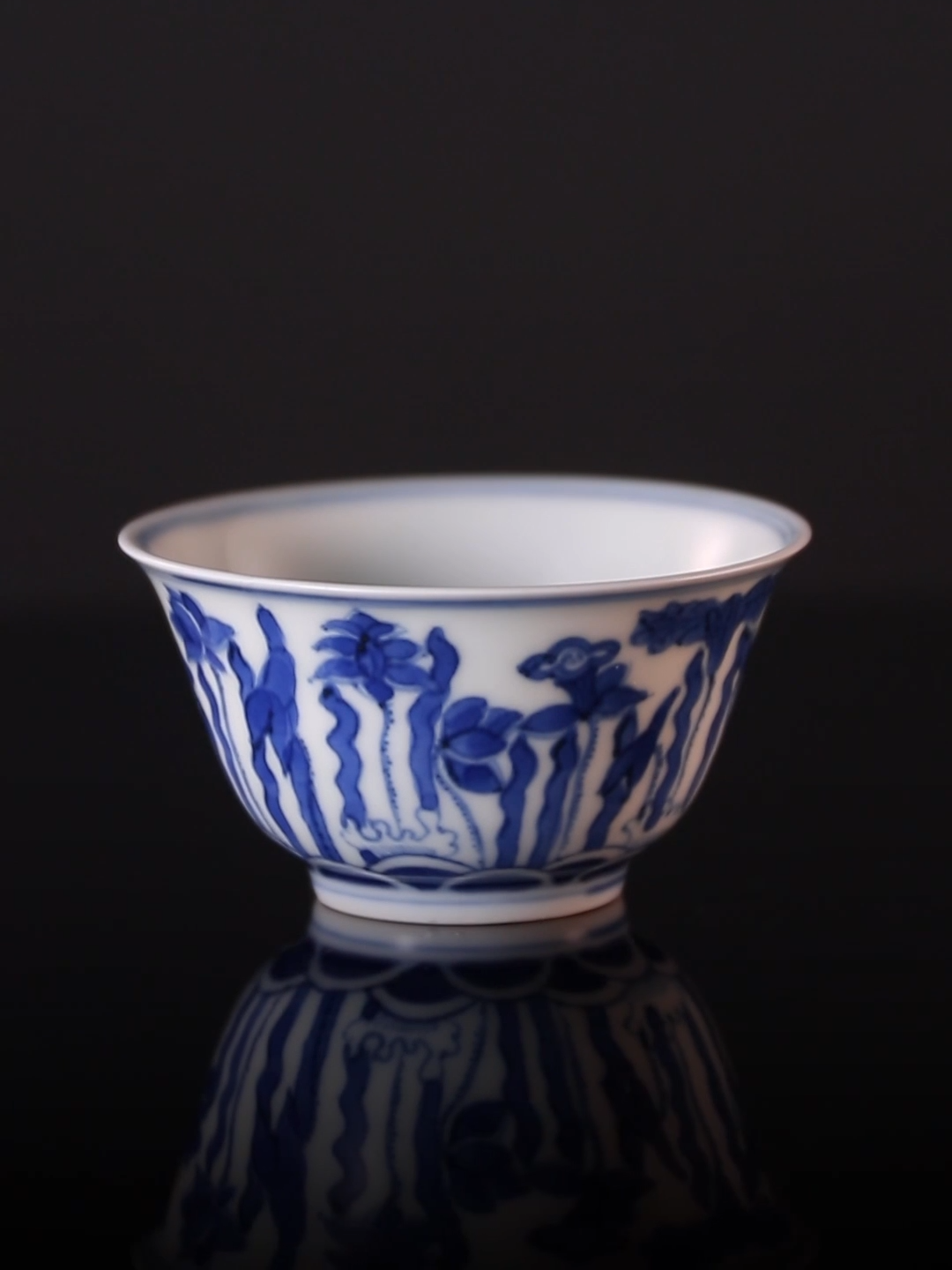 Blue and White Porcelain Algae Pattern Cup