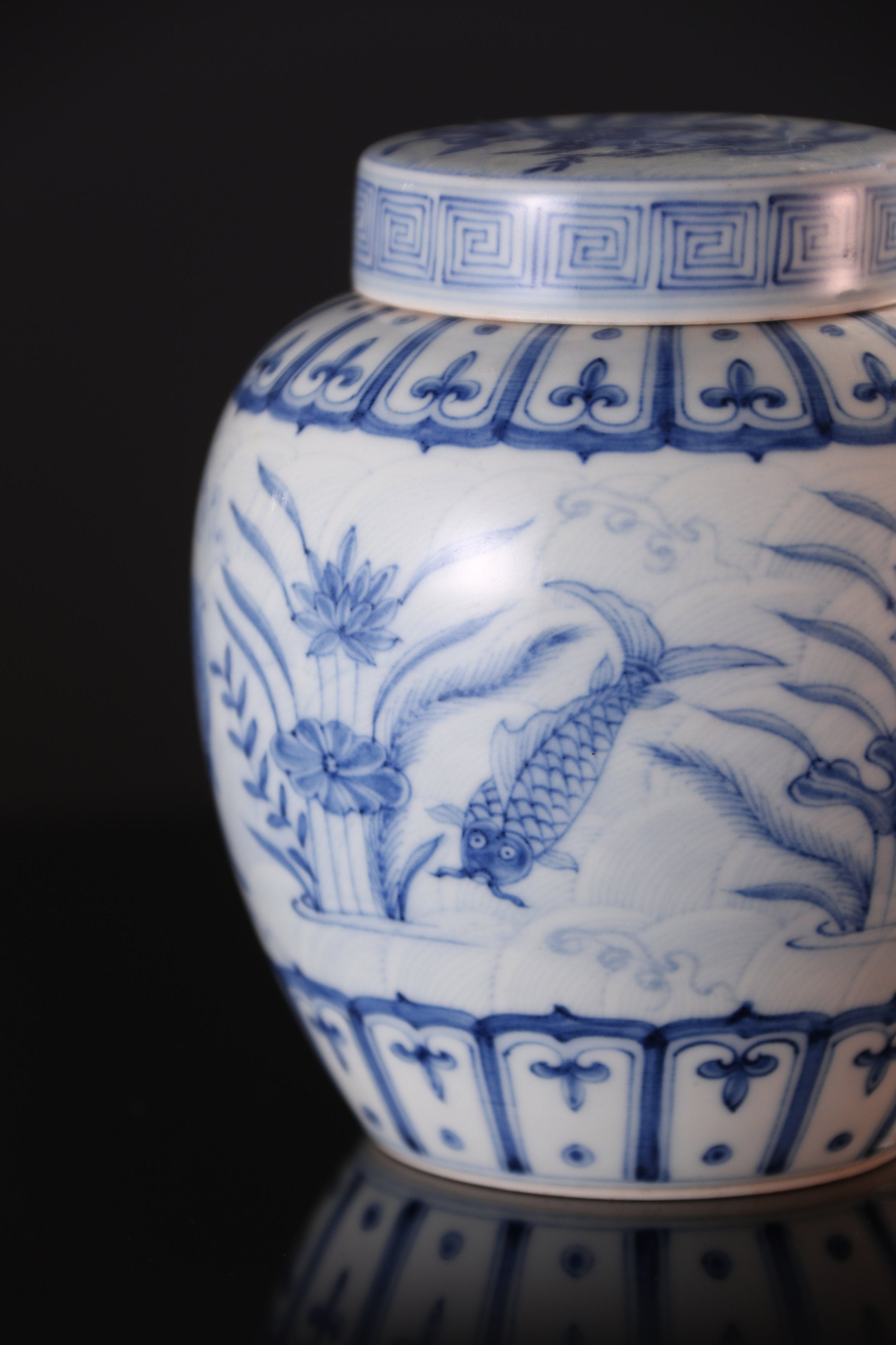 青花藻纹茶叶罐