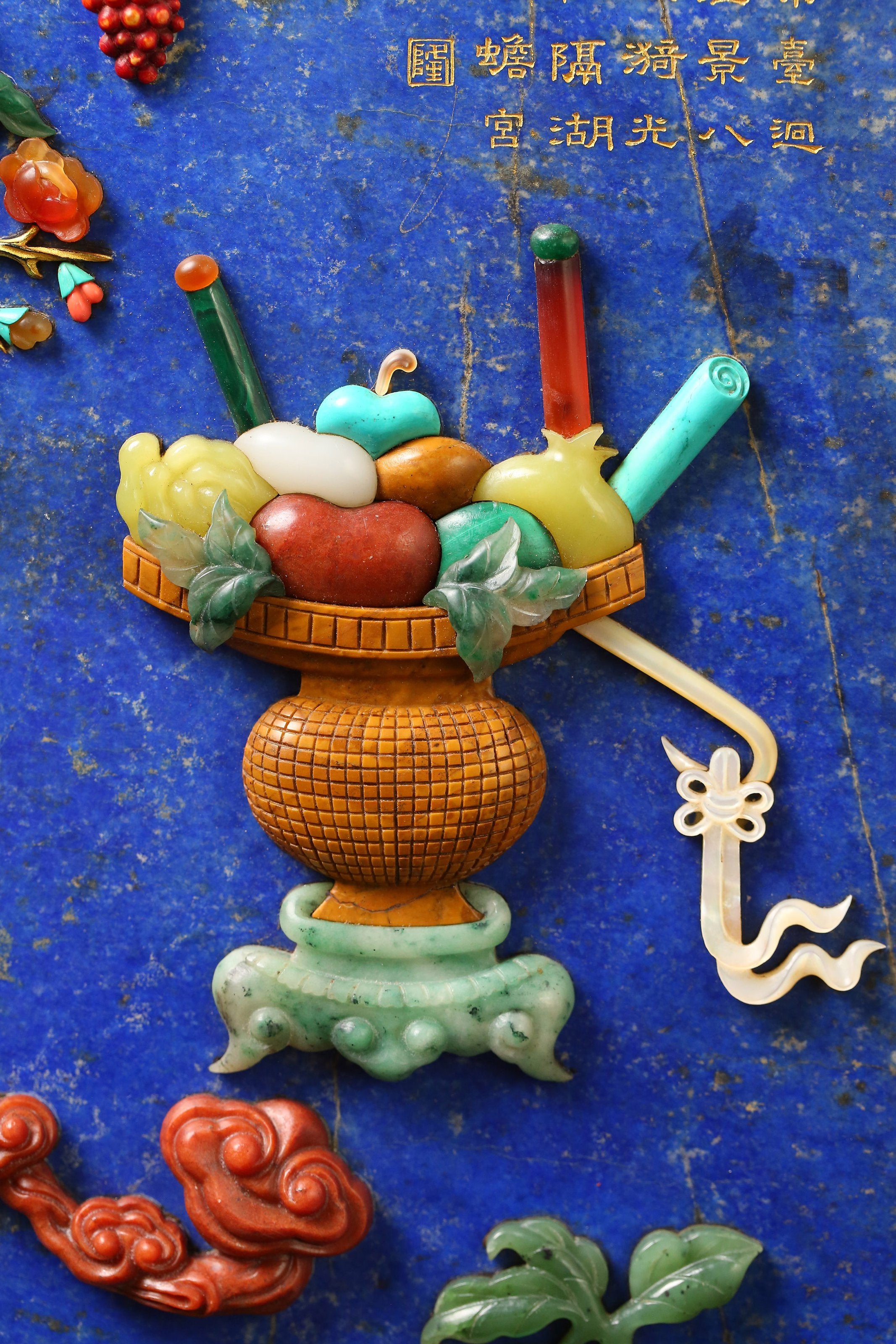 青金石百宝嵌博古图描金御题诗插屏