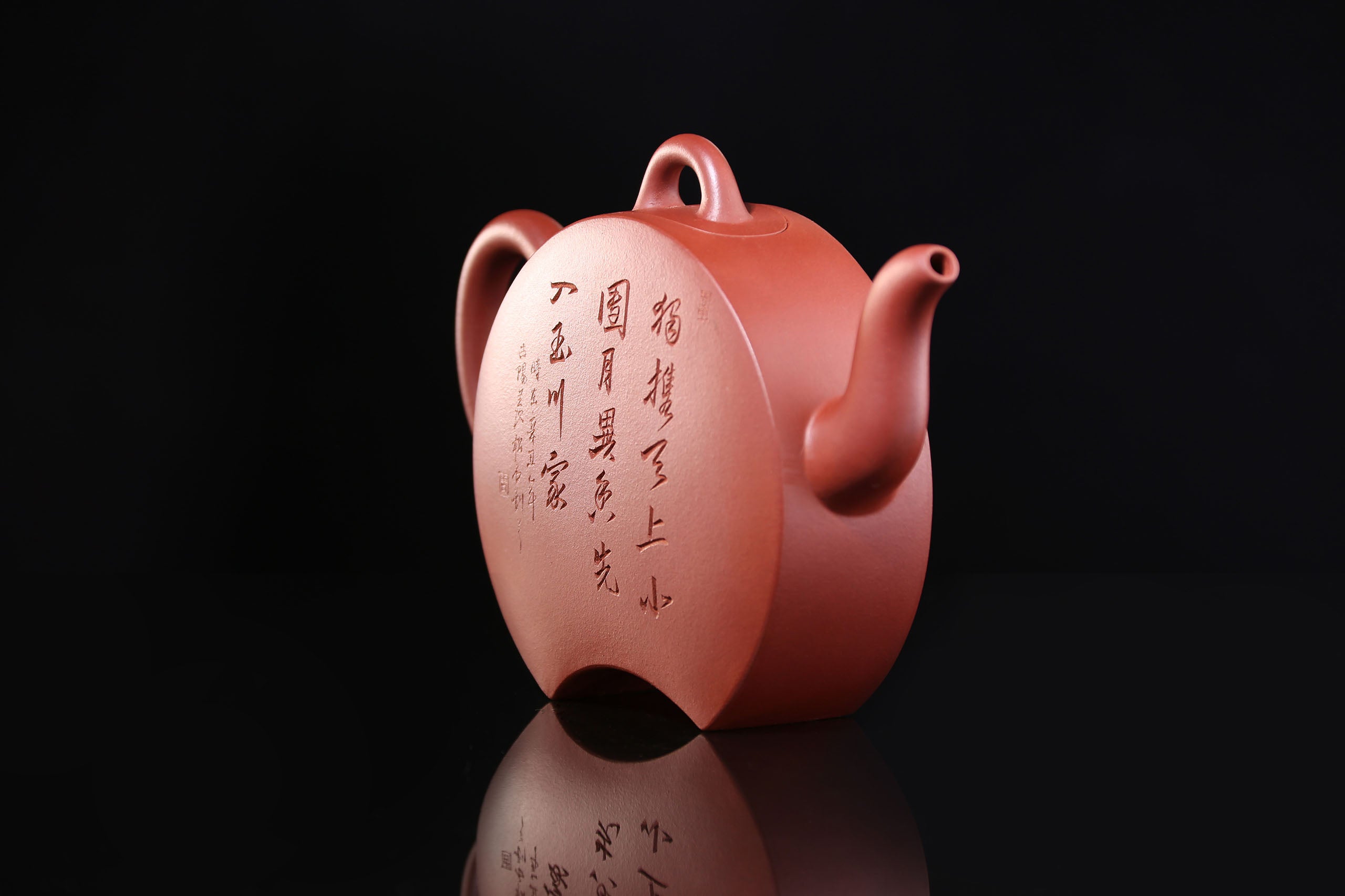 王國詳製紫泥闕月壺