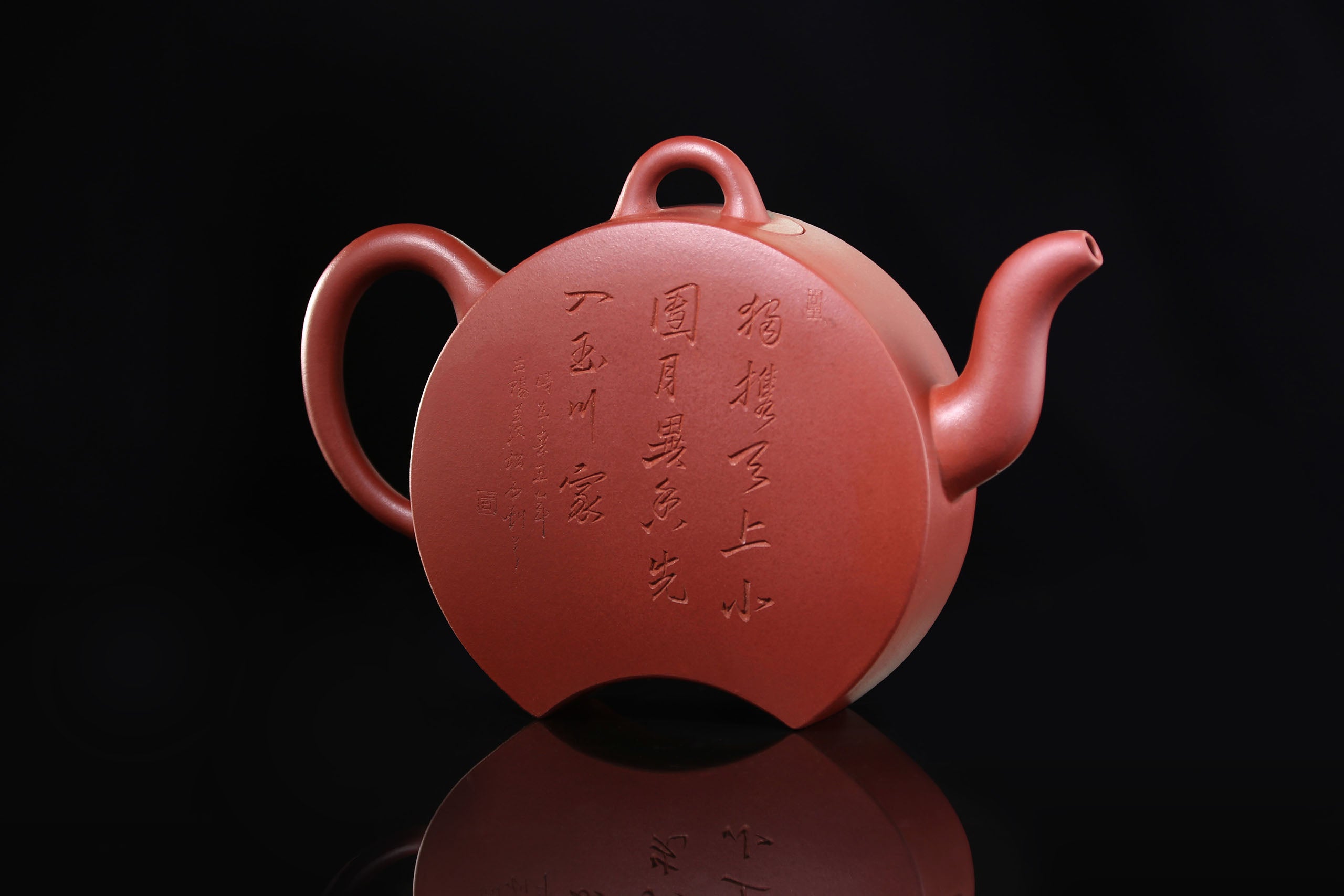 王國詳製紫泥闕月壺