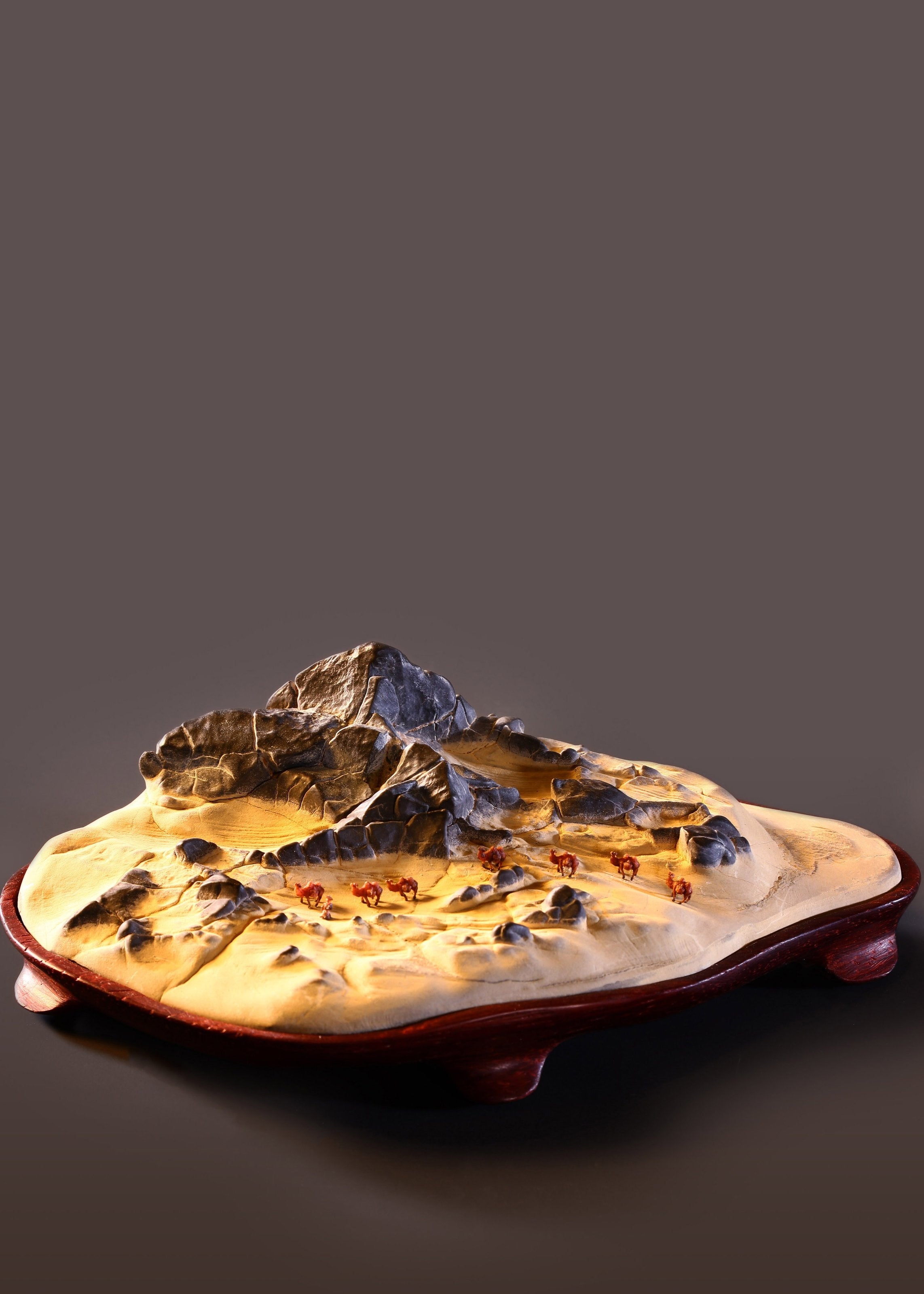 “群峰沙如雪”灵璧石摆件