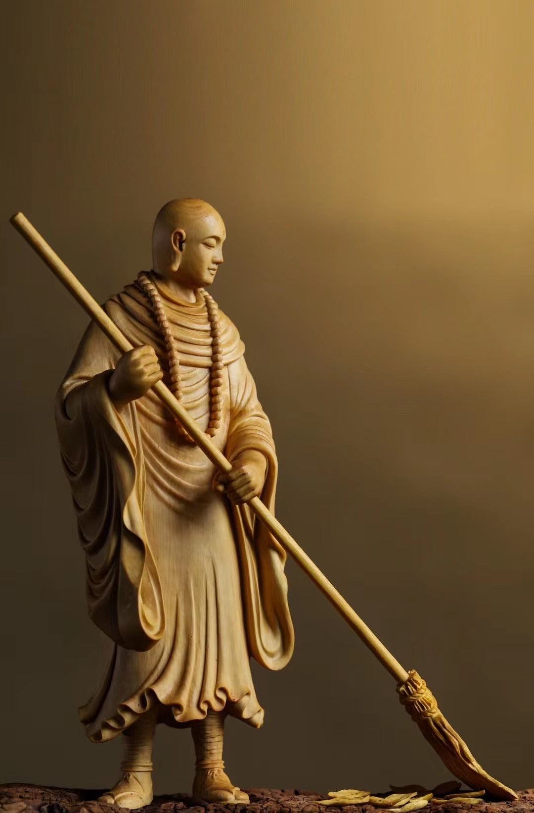 黄杨木雕扫地僧