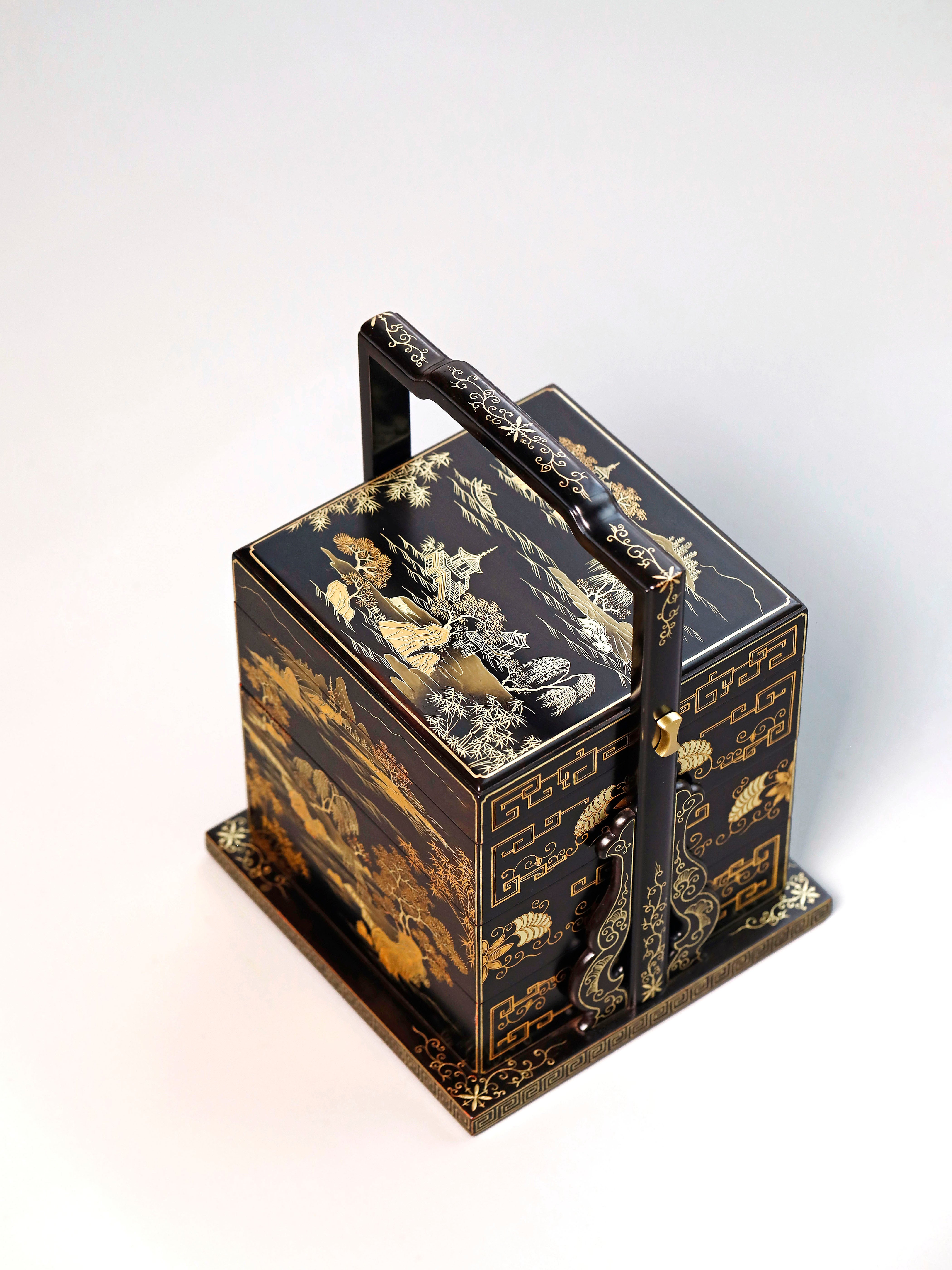 紫光檀描金山水风光图四方提盒