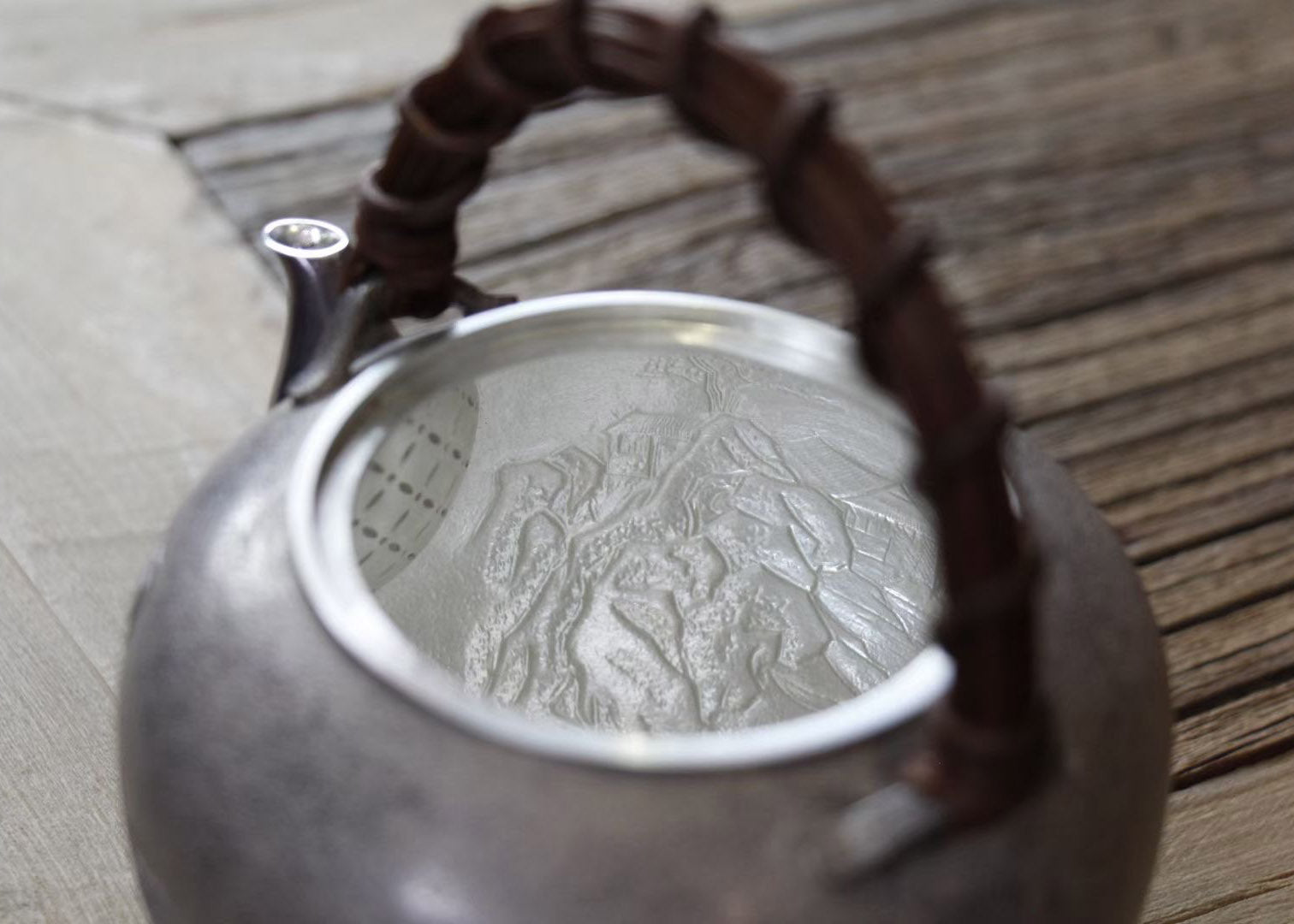 大雅堂制山水藤把紫皮純銀壺