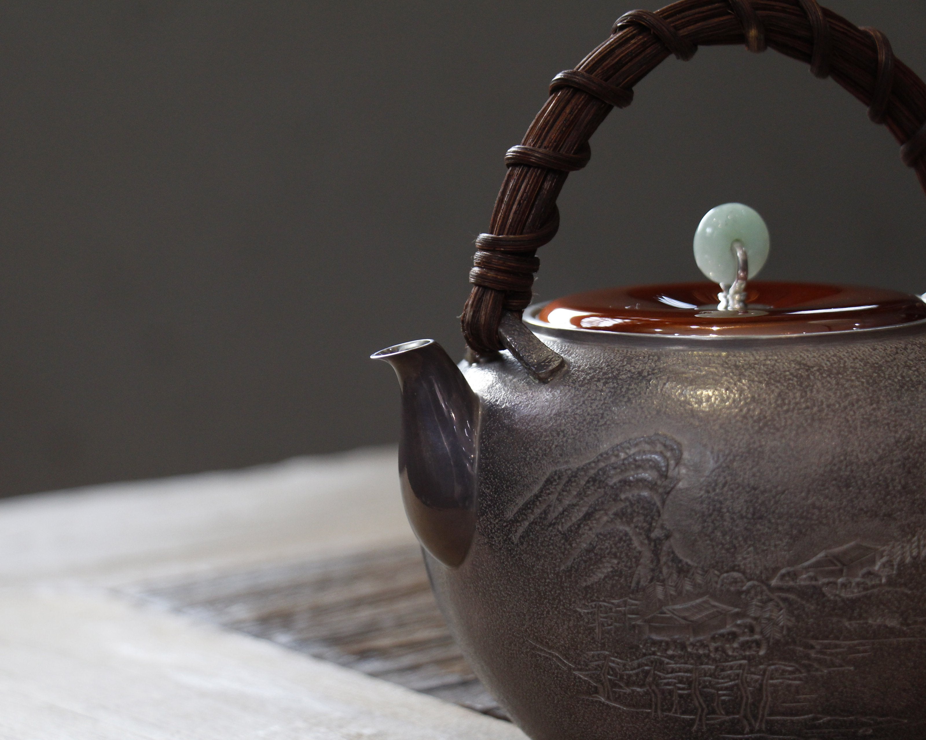 大雅堂制山水藤把紫皮純銀壺