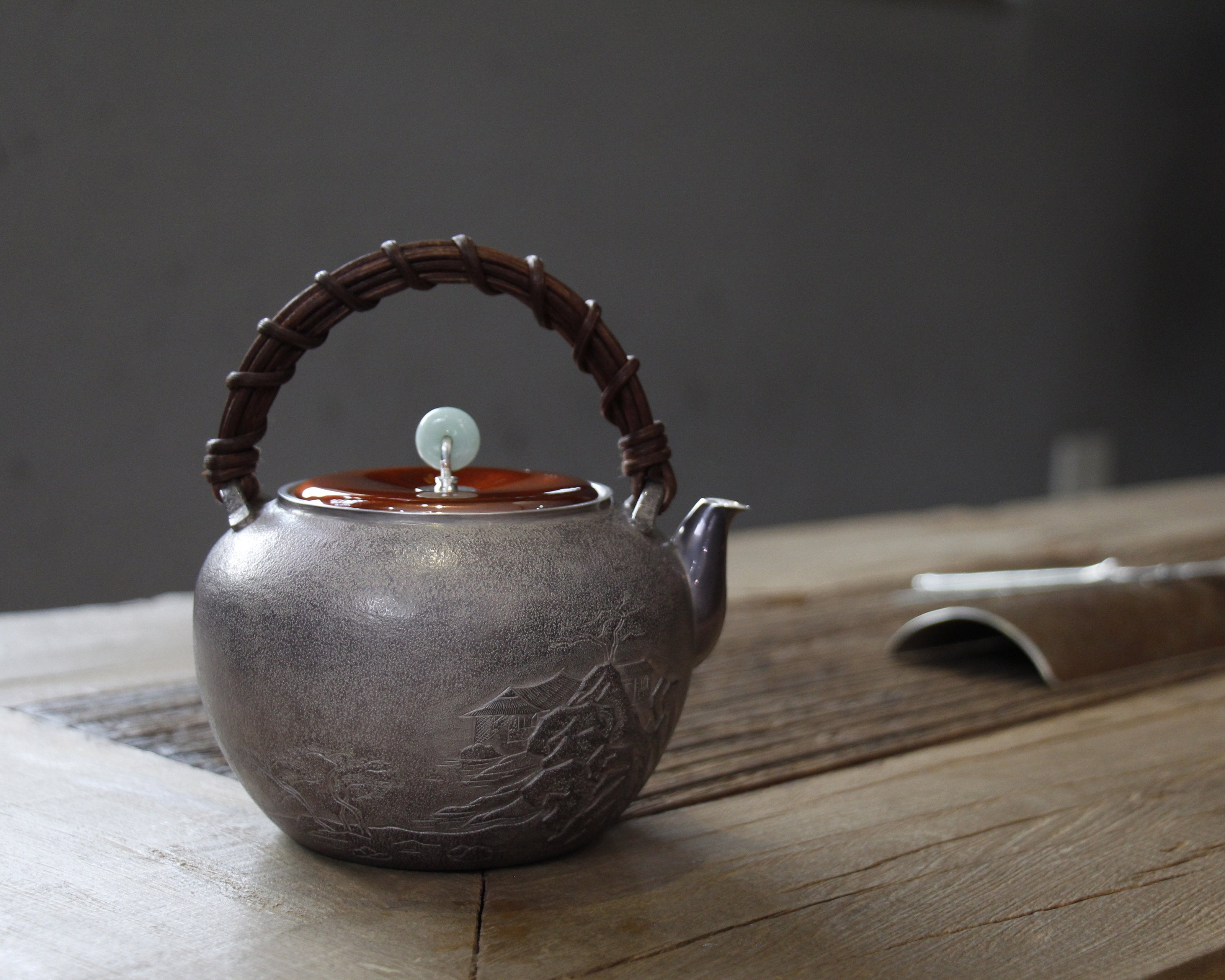 大雅堂制山水藤把紫皮純銀壺