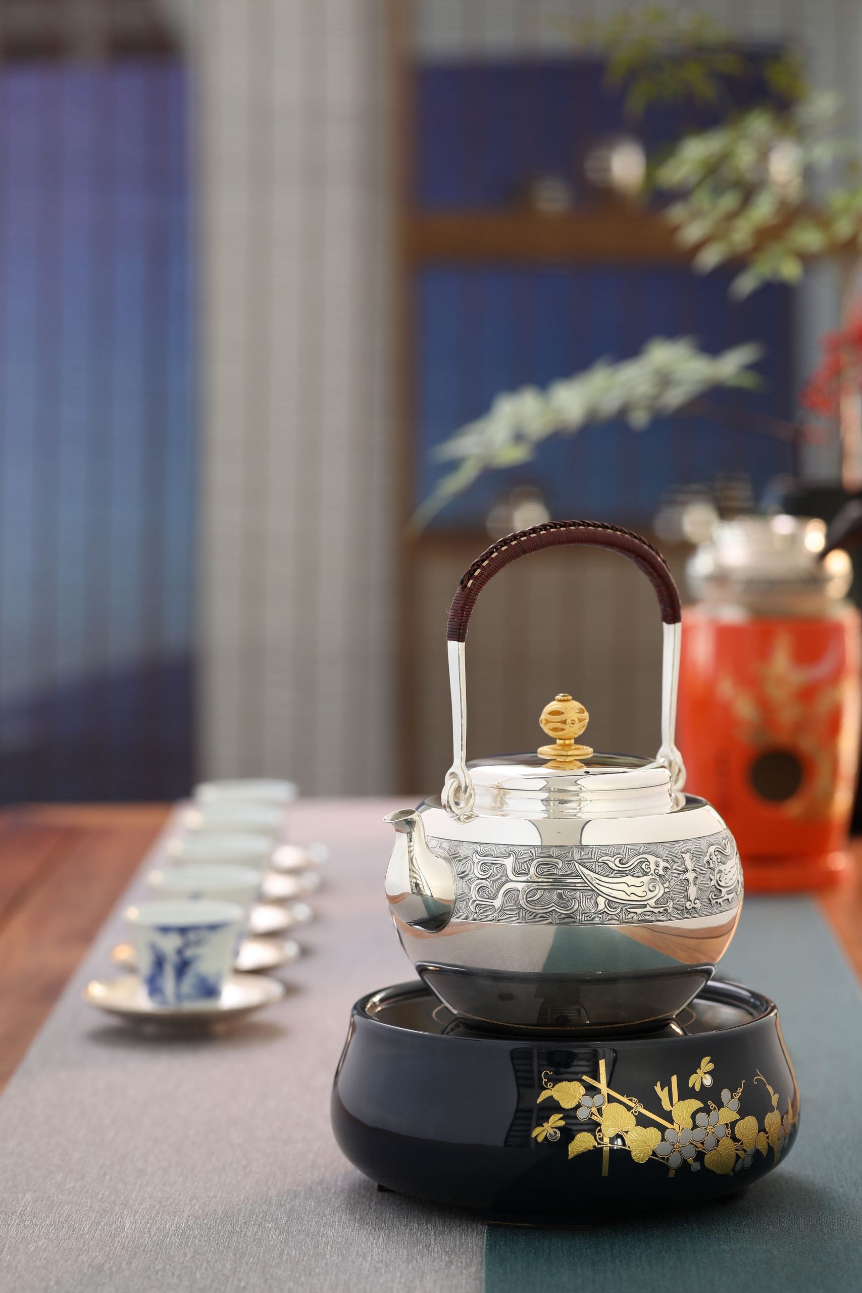 纯金钮神凤银壶