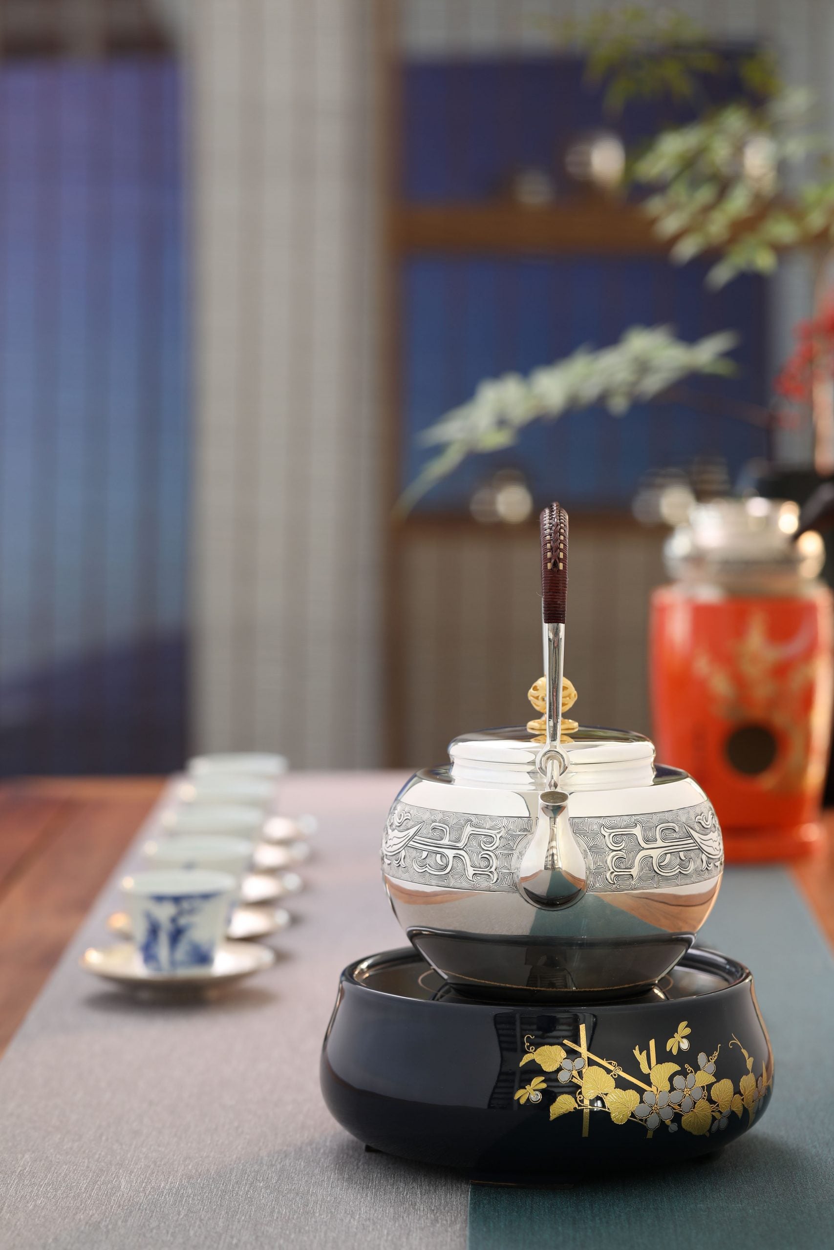 纯金钮神凤银壶