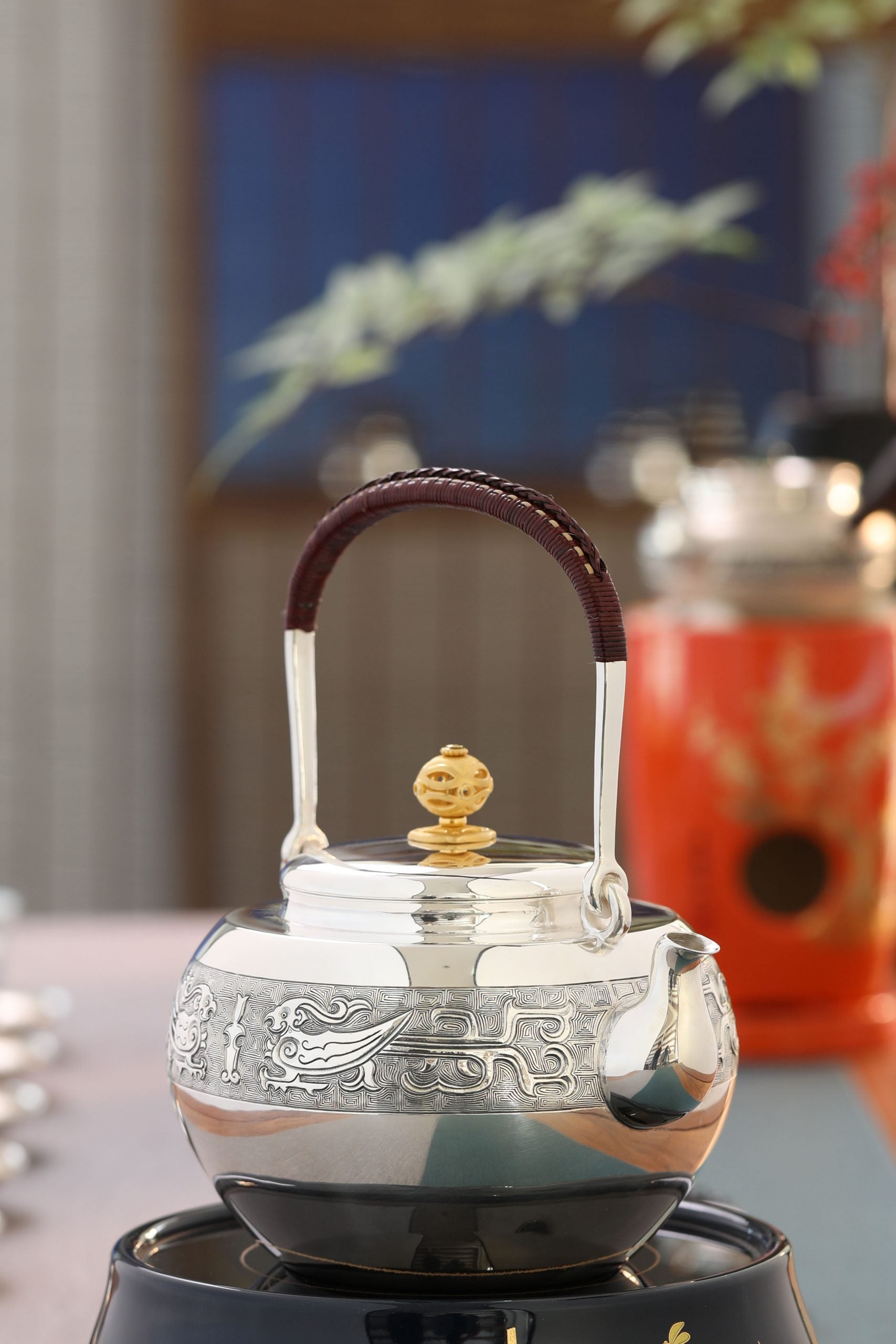 纯金钮神凤银壶