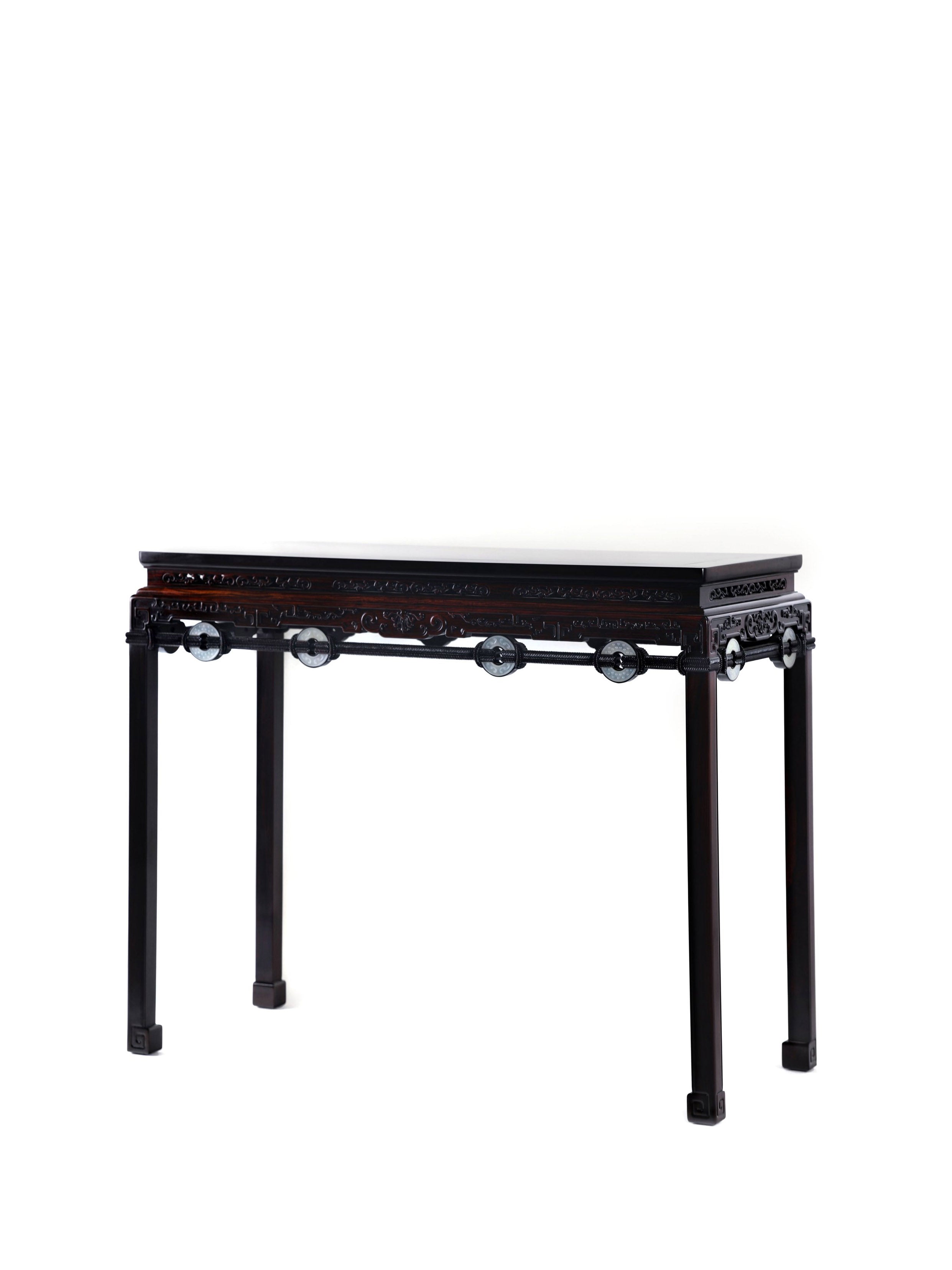 Rope-drawn jade disc pattern horseshoe-foot table