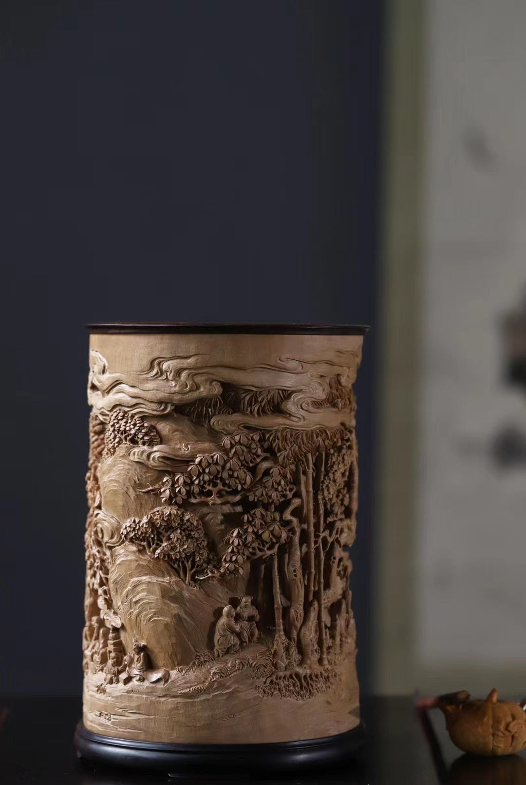 老山檀十八学士大笔筒