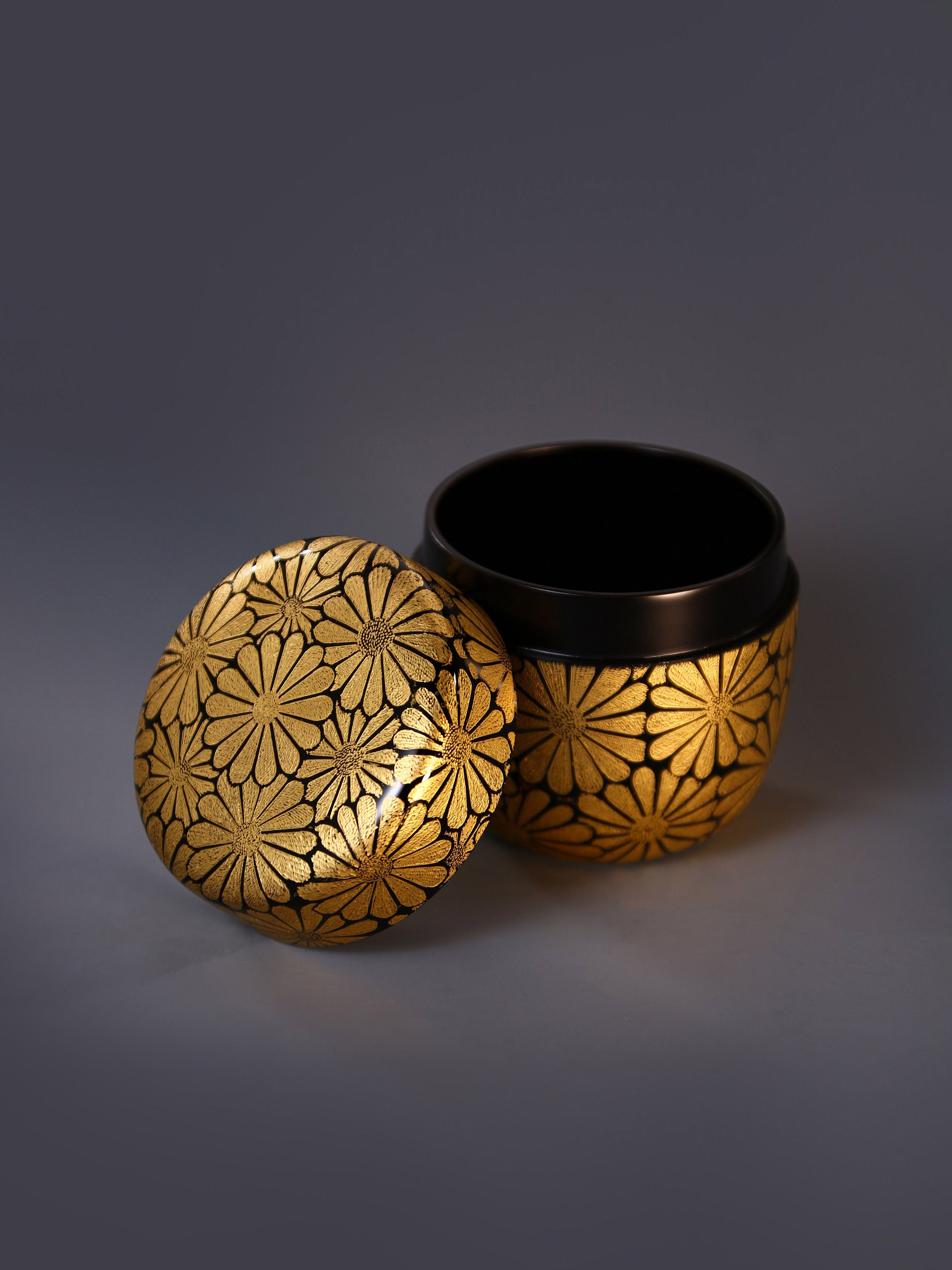 十月金秋 ——轮岛涂菊花纹沈金茶枣