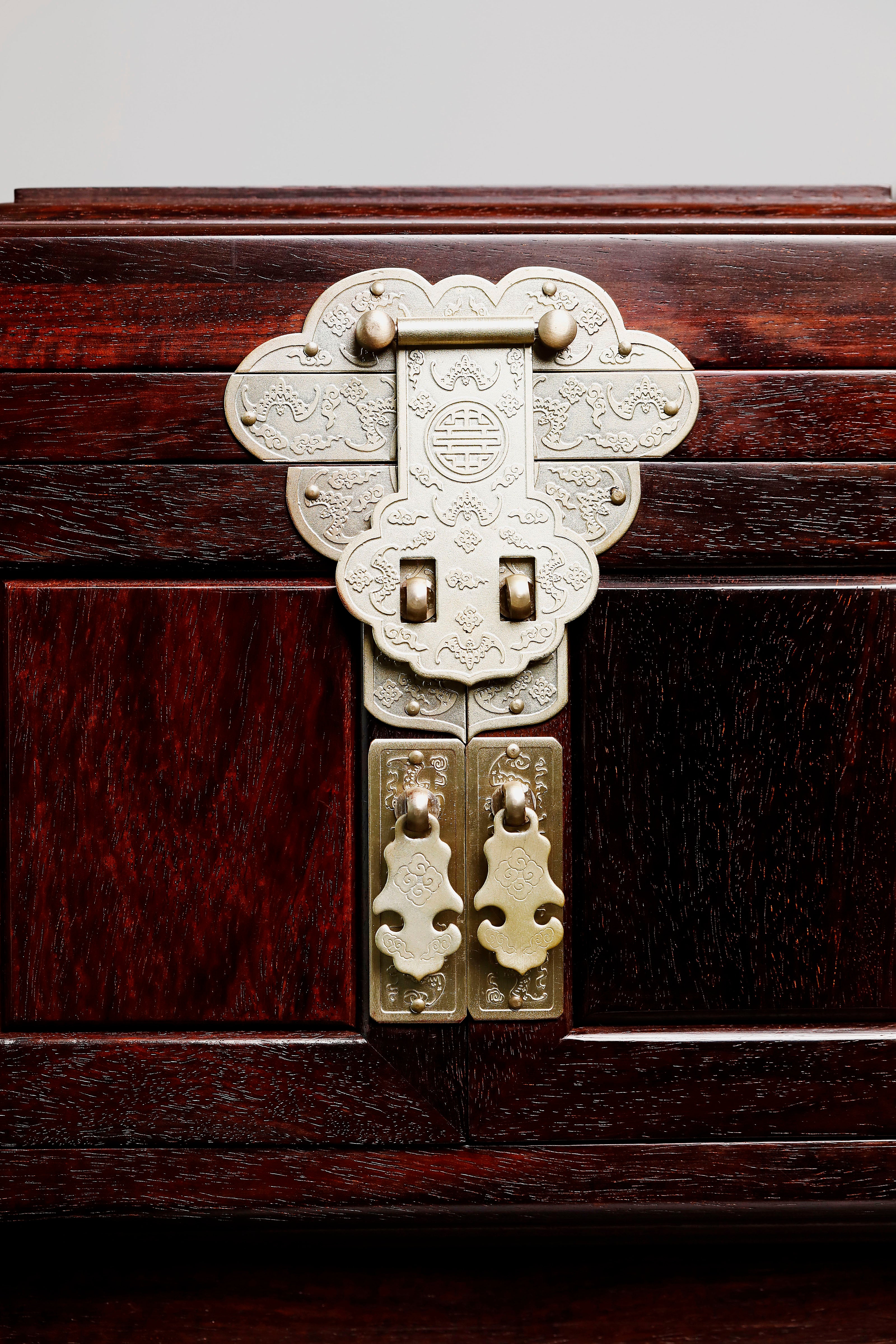 小叶紫檀珠宝梳妆箱