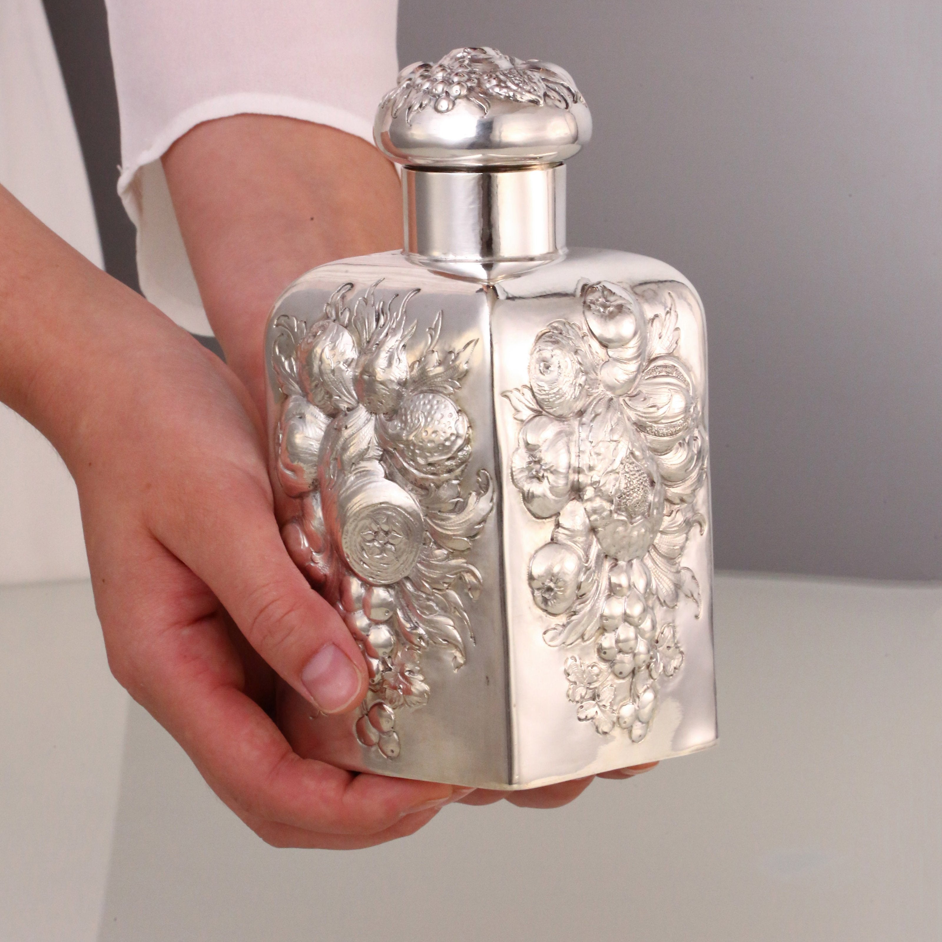 硕果——纯银高浮雕19世纪茶叶罐