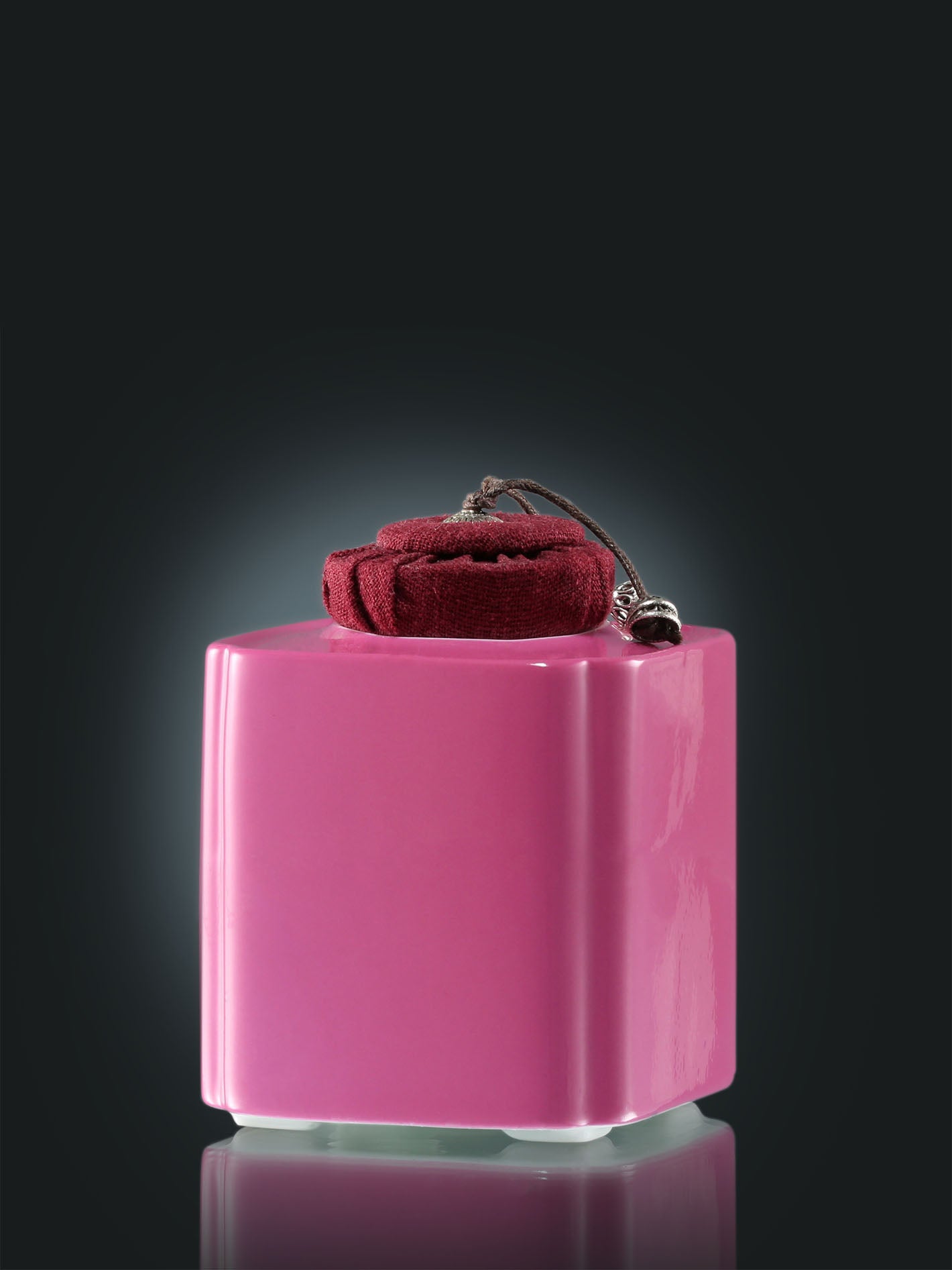 四方云头胭脂罐