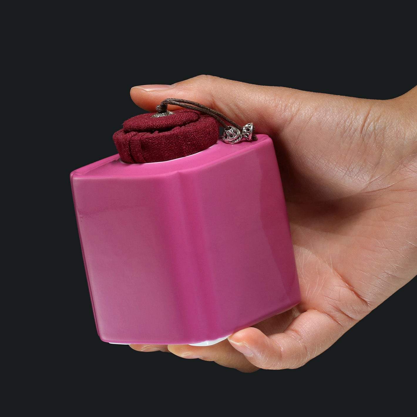 四方云头胭脂罐