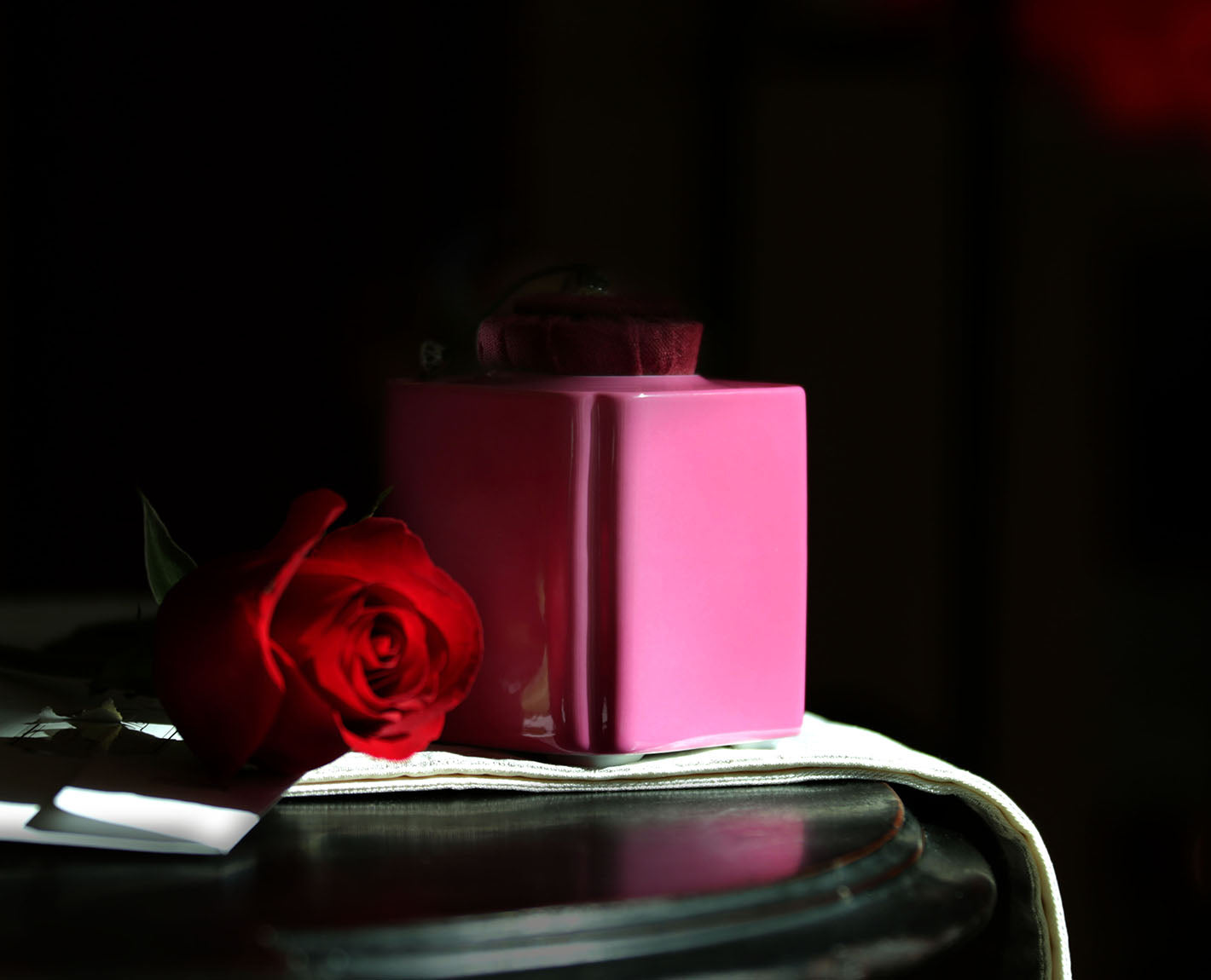 四方云头胭脂罐