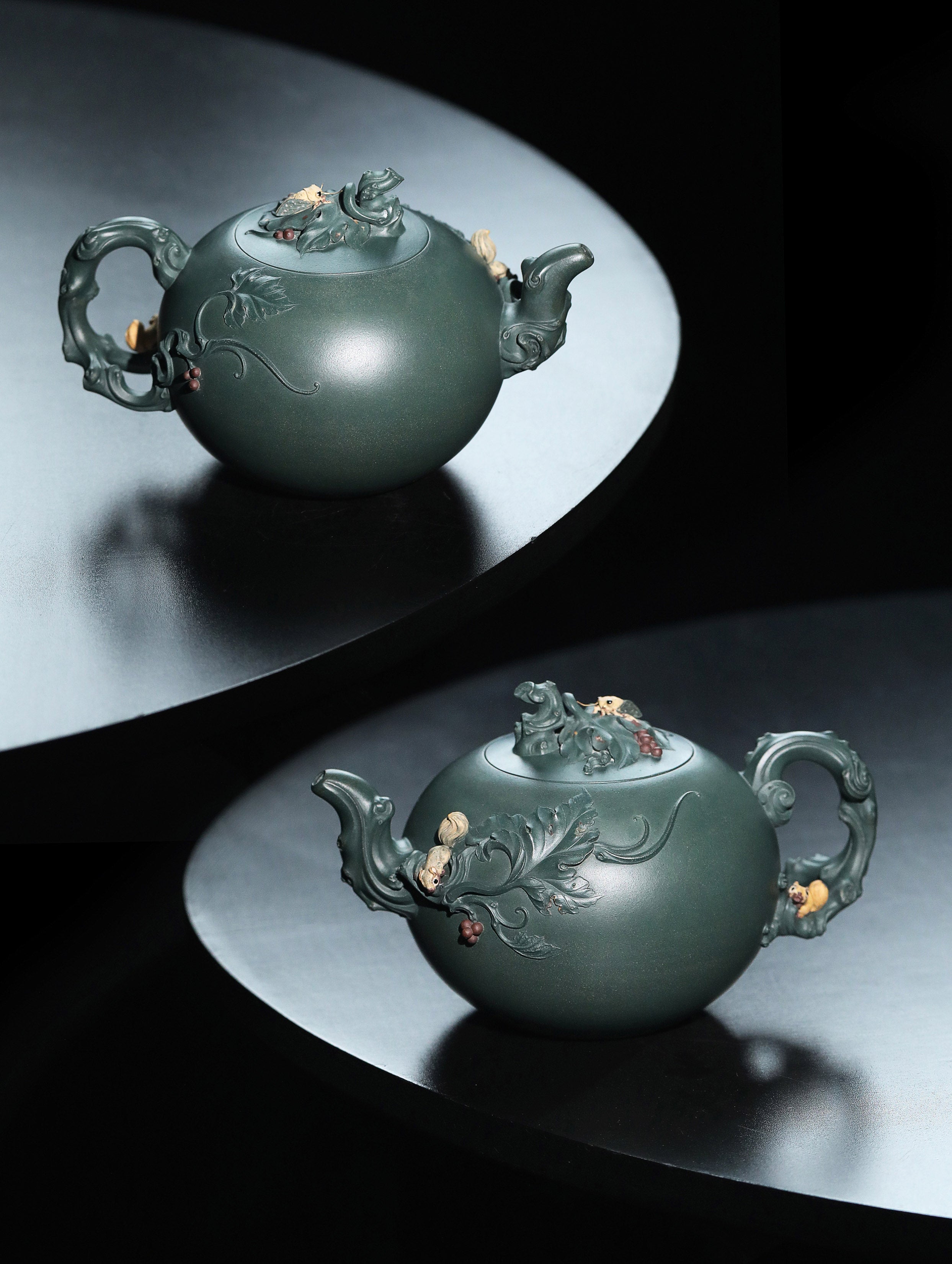 尹旭峰段泥松鼠葡萄壶