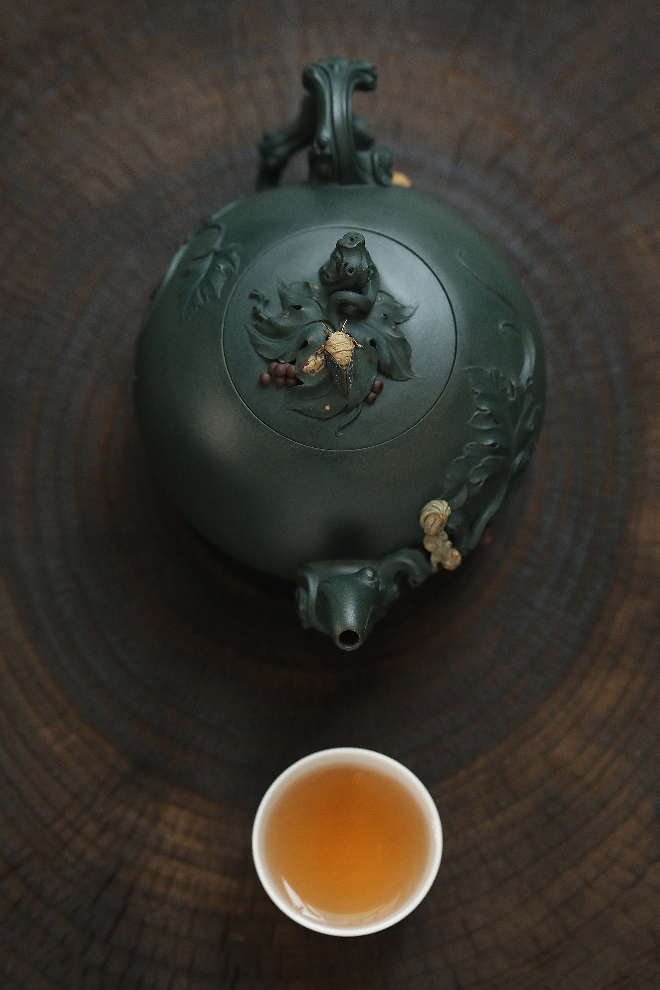 尹旭峰段泥松鼠葡萄壶