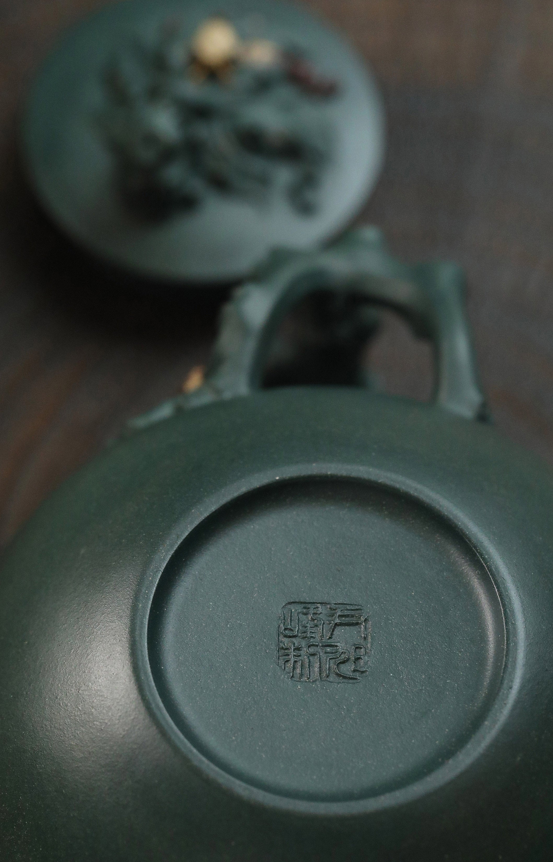 尹旭峰段泥松鼠葡萄壶