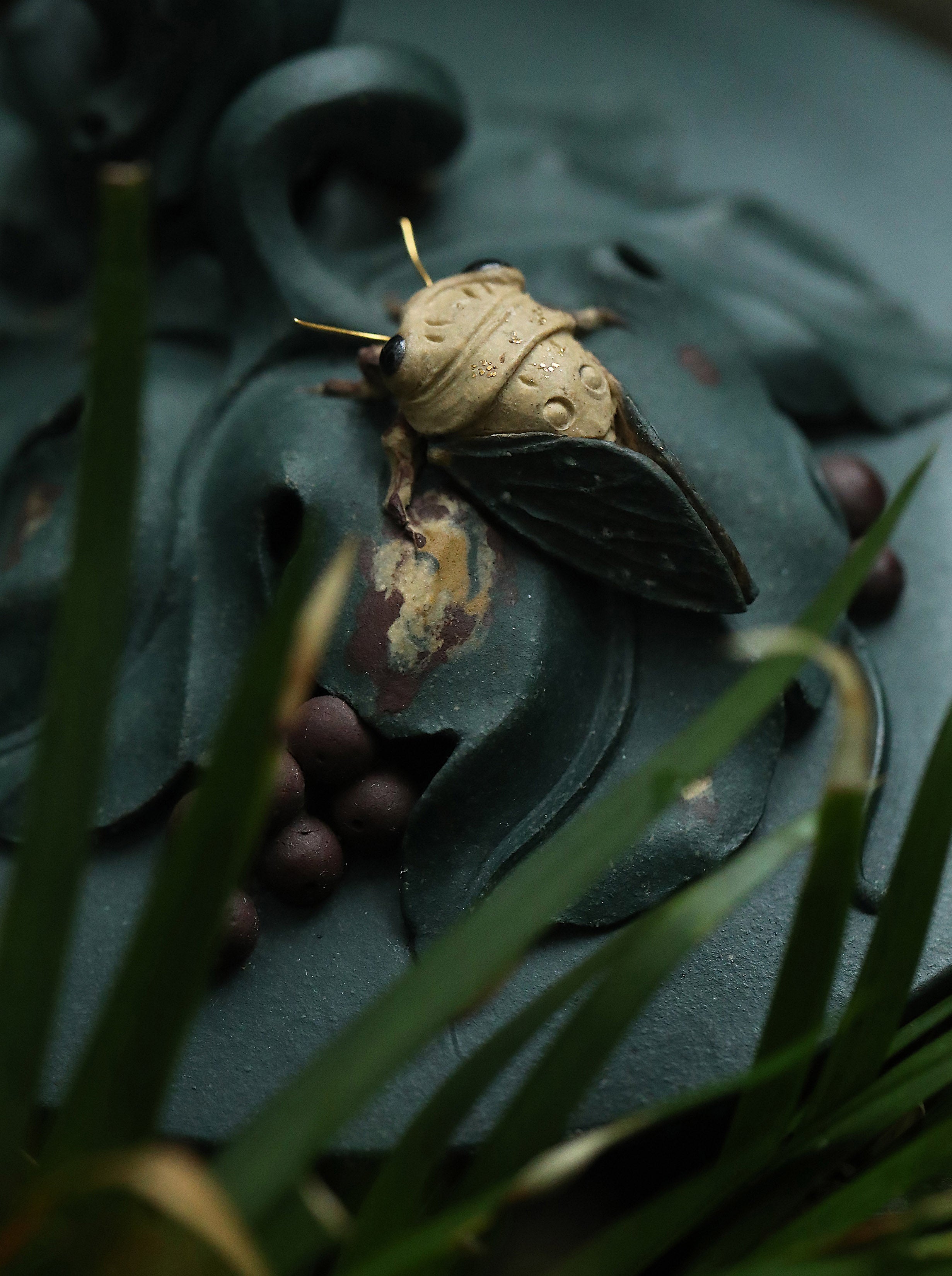 尹旭峰段泥松鼠葡萄壶