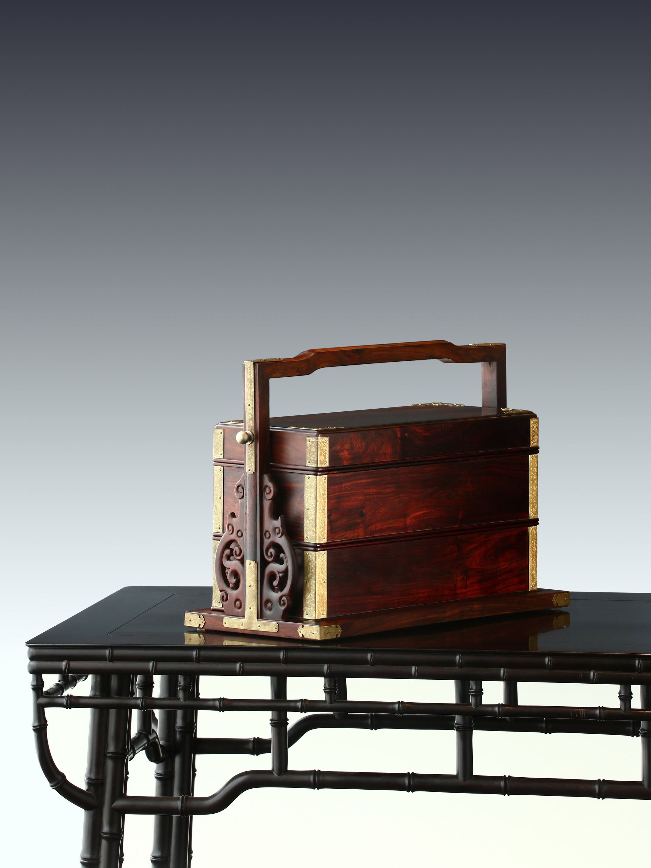 大红酸枝螭龙柱双层提盒