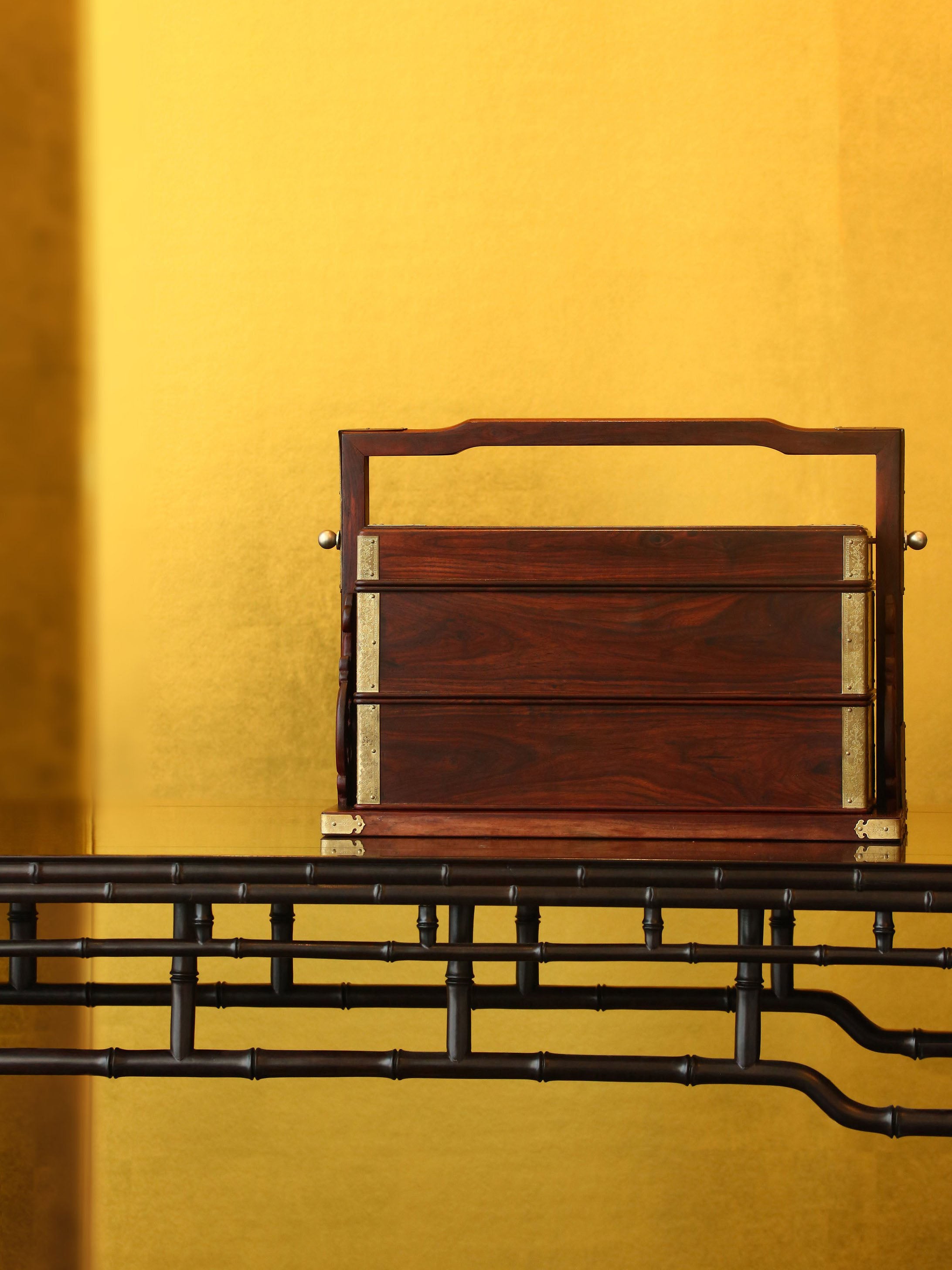 大红酸枝螭龙柱双层提盒