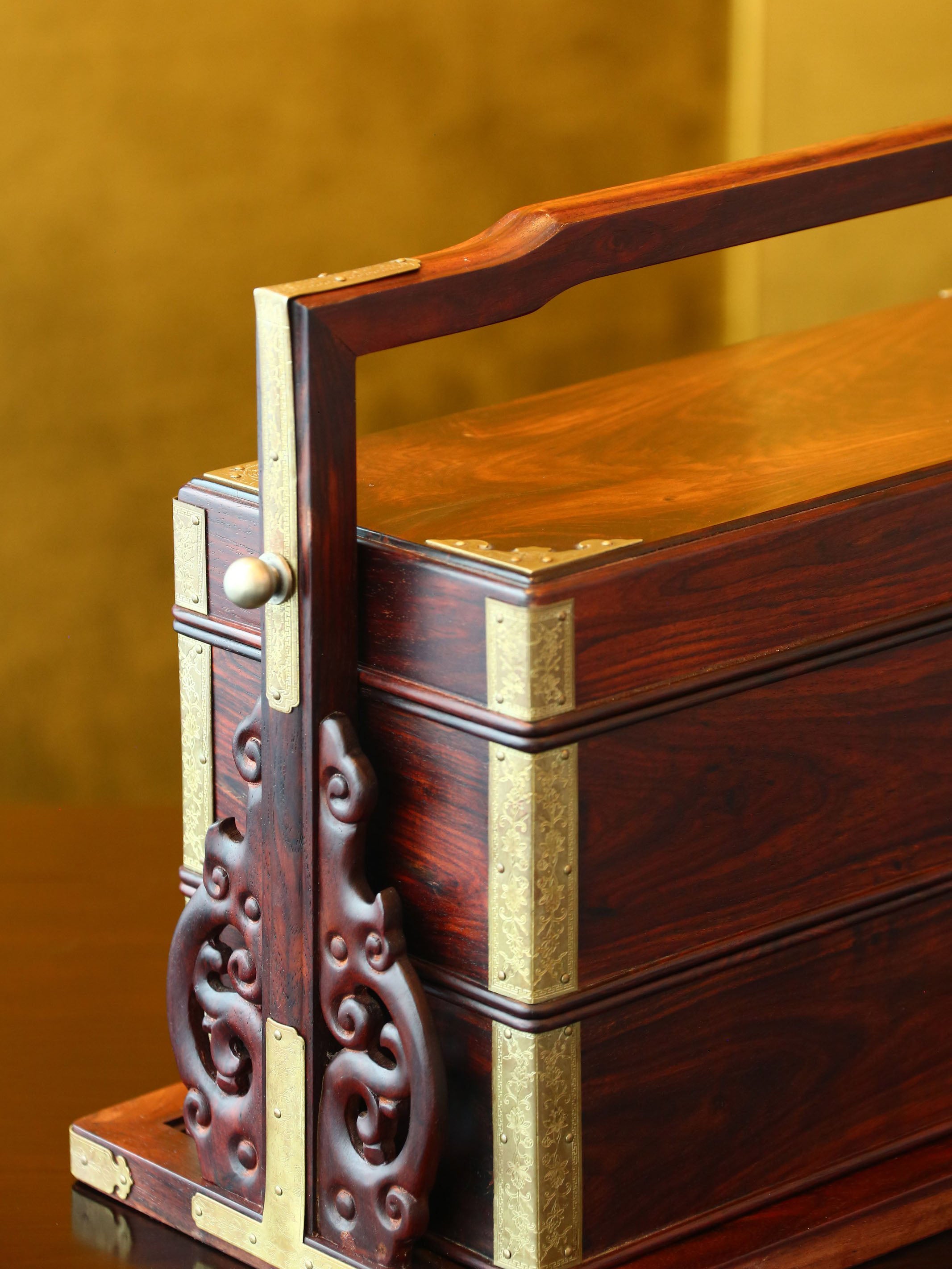 大红酸枝螭龙柱双层提盒