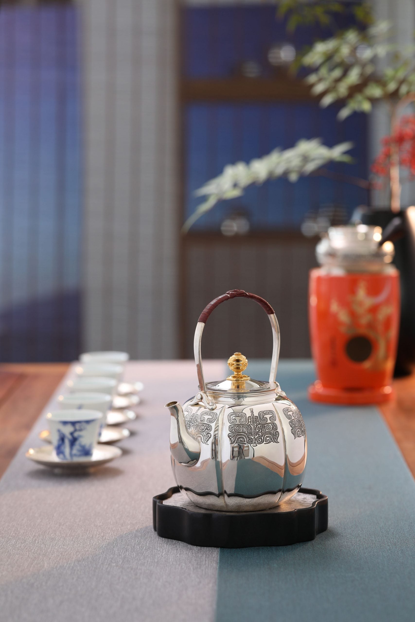 饕餮紋金摘獸口布袋壺（純金鈕）