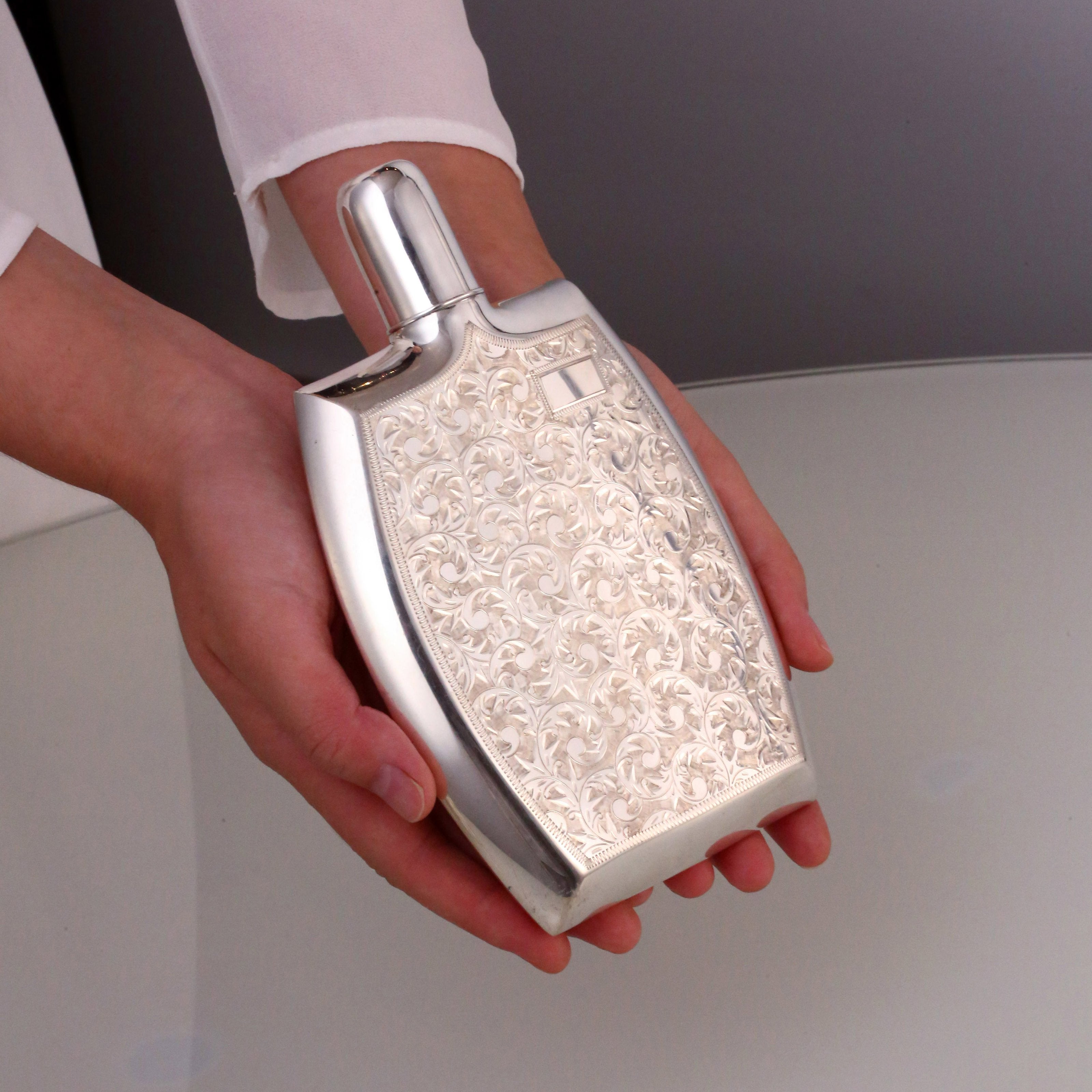 纯银古董剃雕酒壶