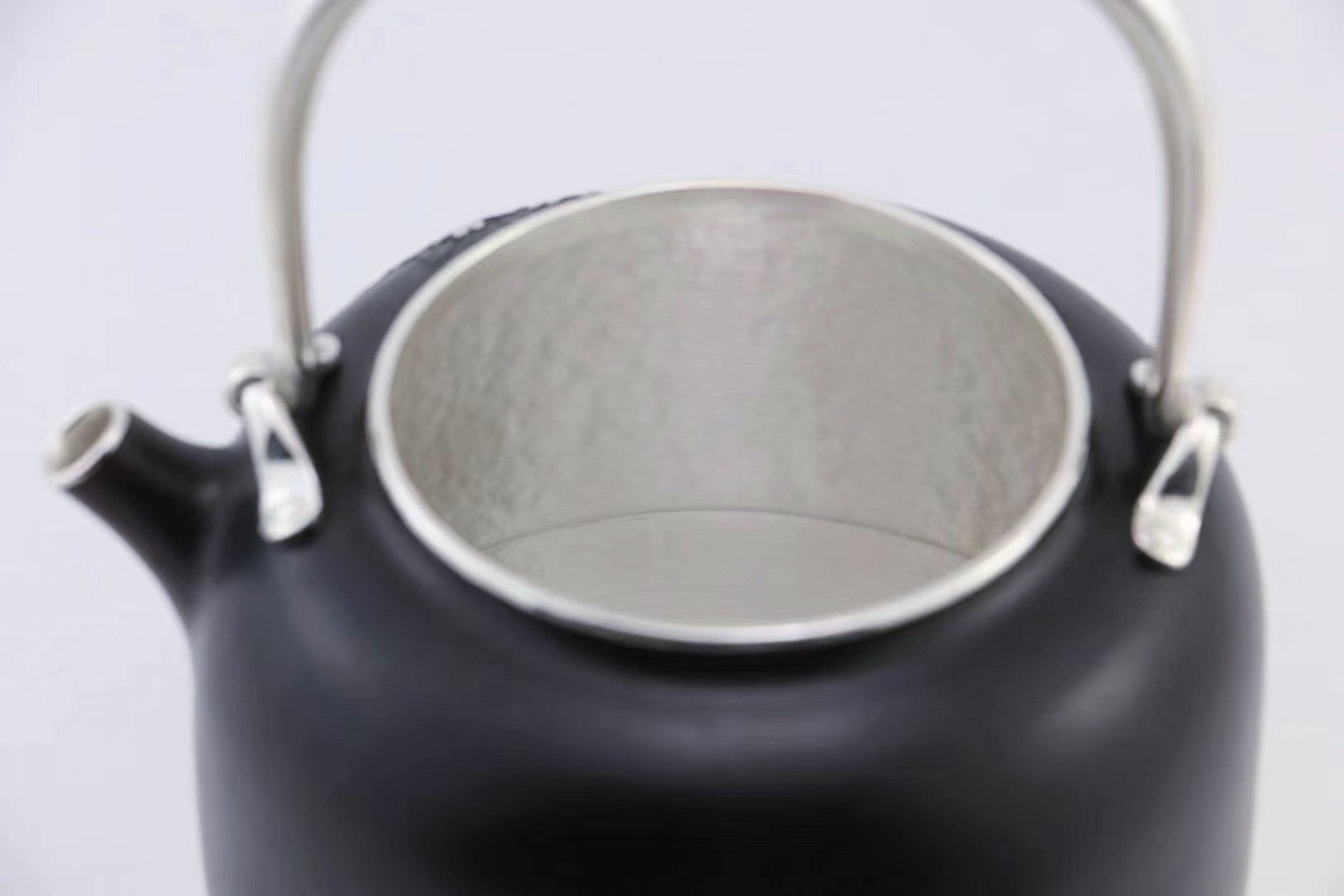 铁包银花鸟金银错壶