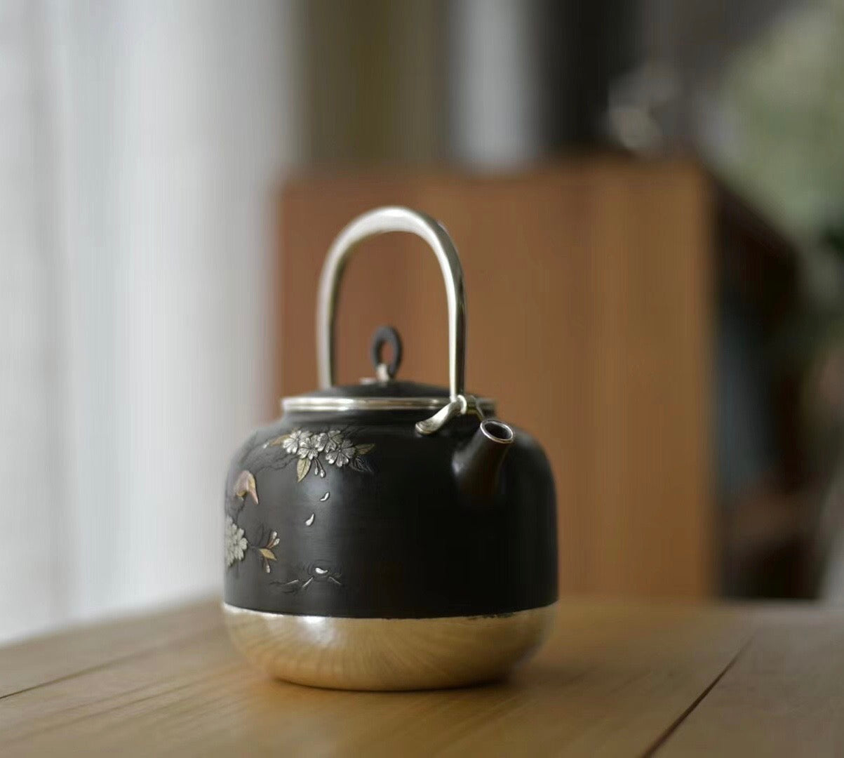 铁包银花鸟金银错壶