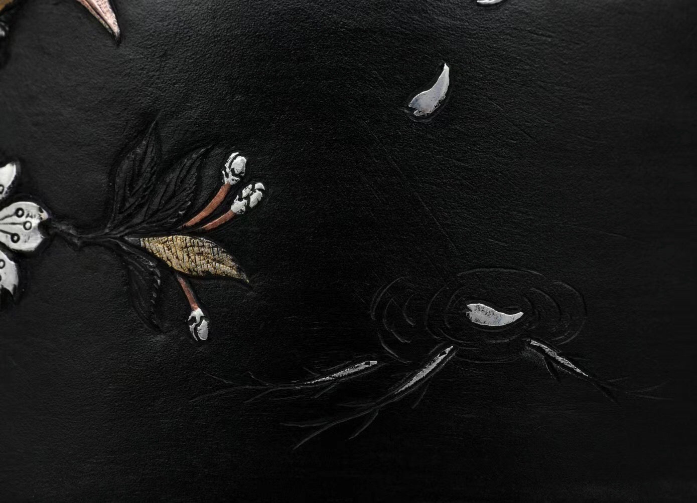 铁包银花鸟金银错壶