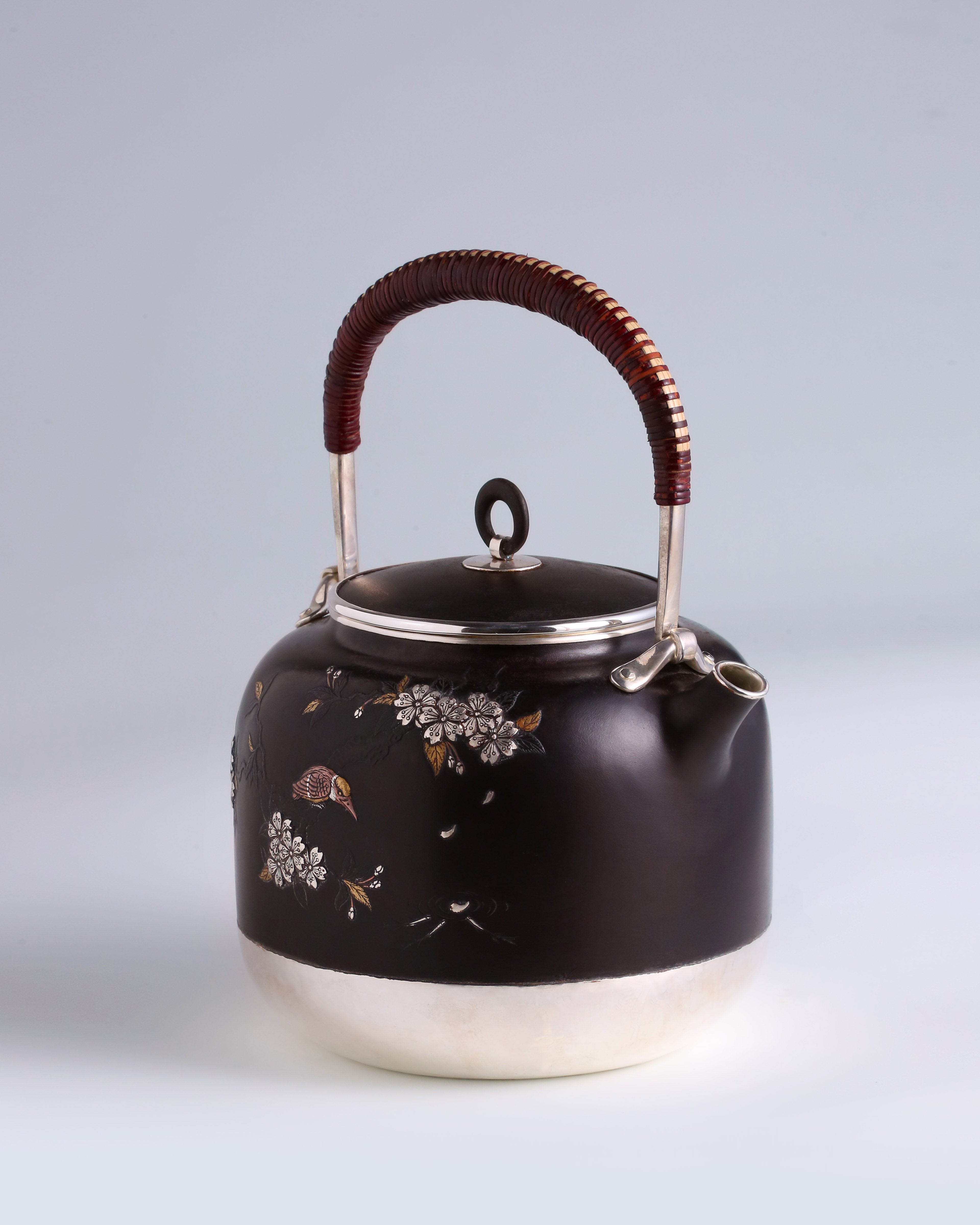 铁包银花鸟金银错壶