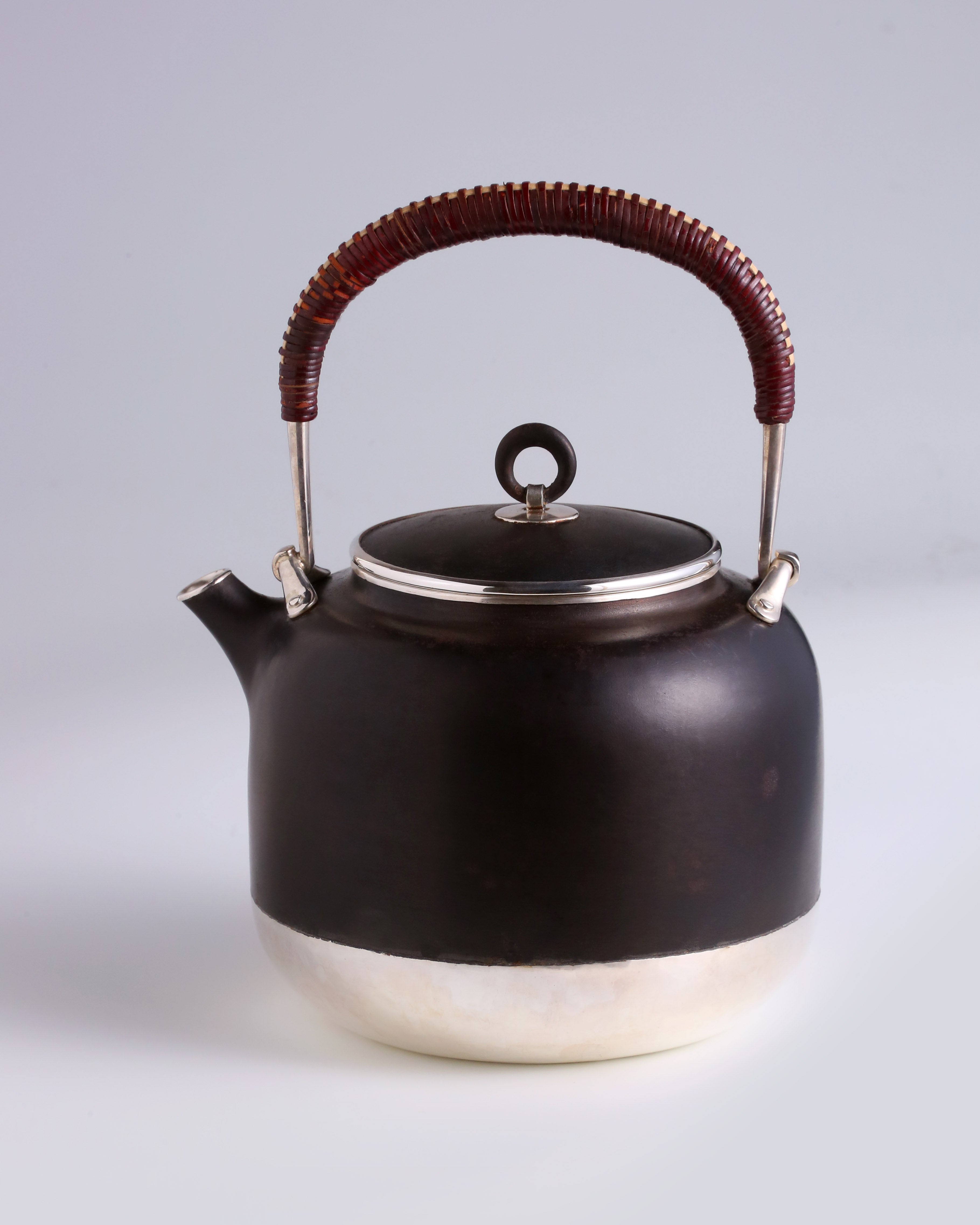 铁包银花鸟金银错壶