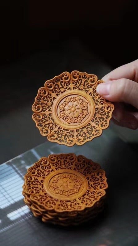 透雕缠枝莲纹杯垫（一套六个）