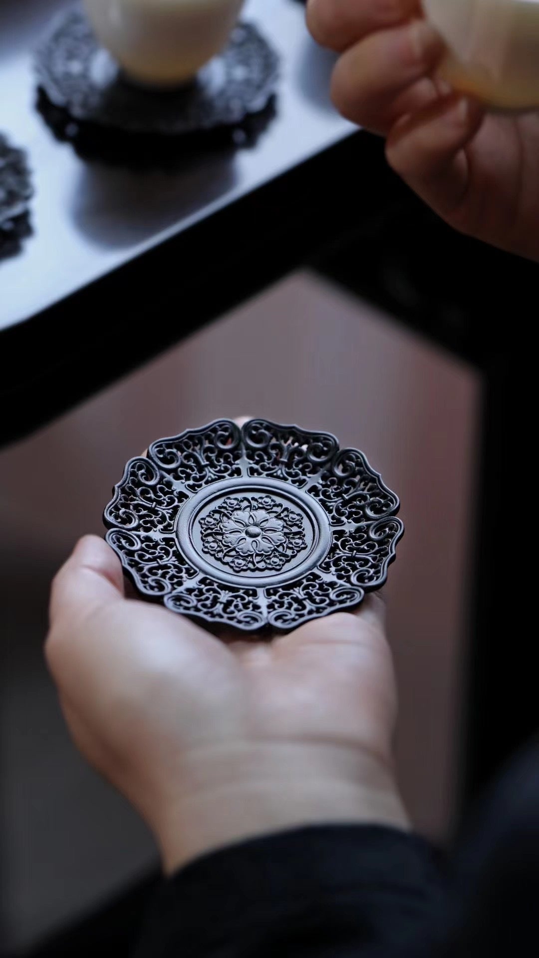 透雕缠枝莲纹杯垫（一套六个）