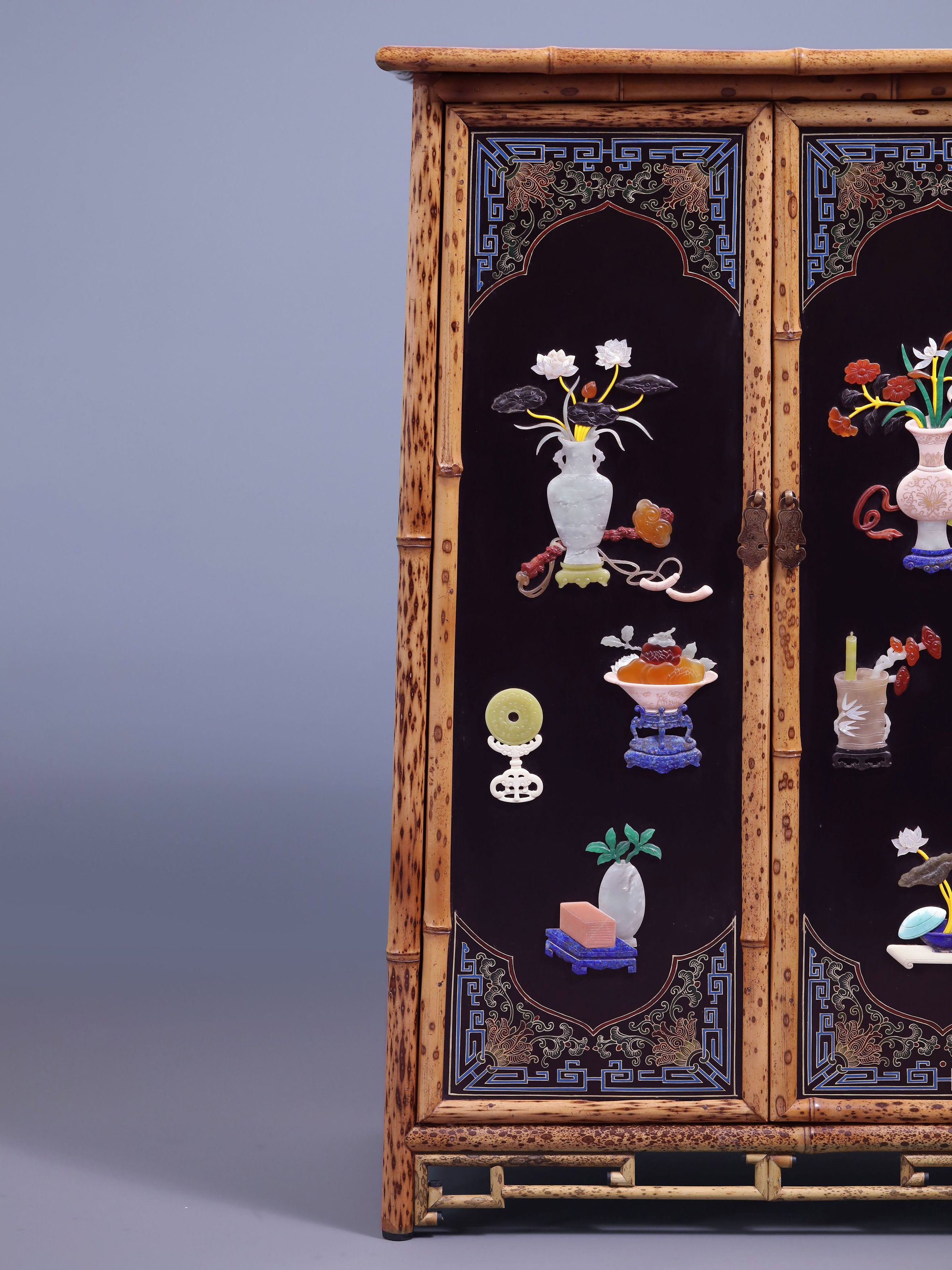 湘妃竹百宝嵌描金博古图圆角案上茶边柜