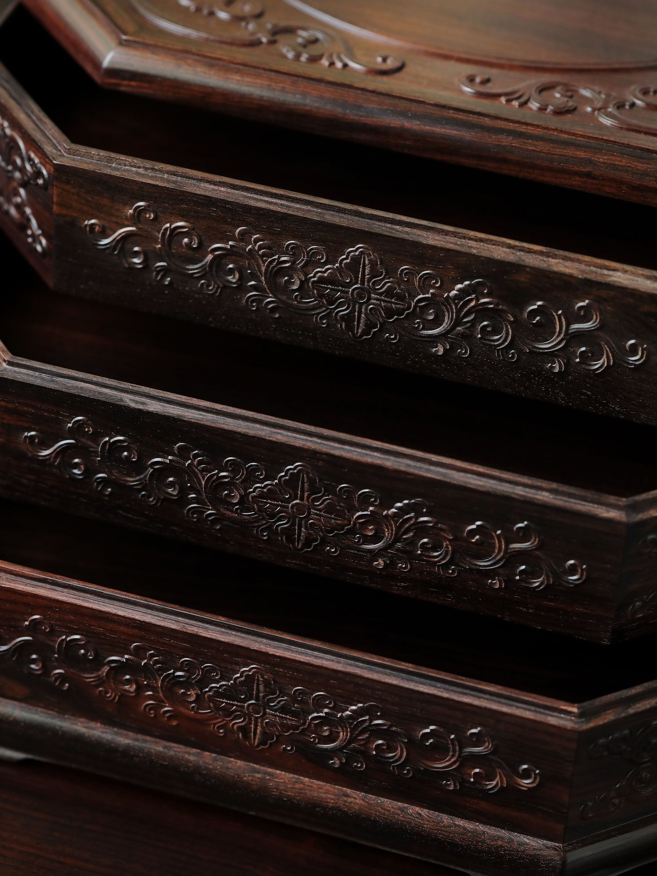 紫光檀三层八宝角盒