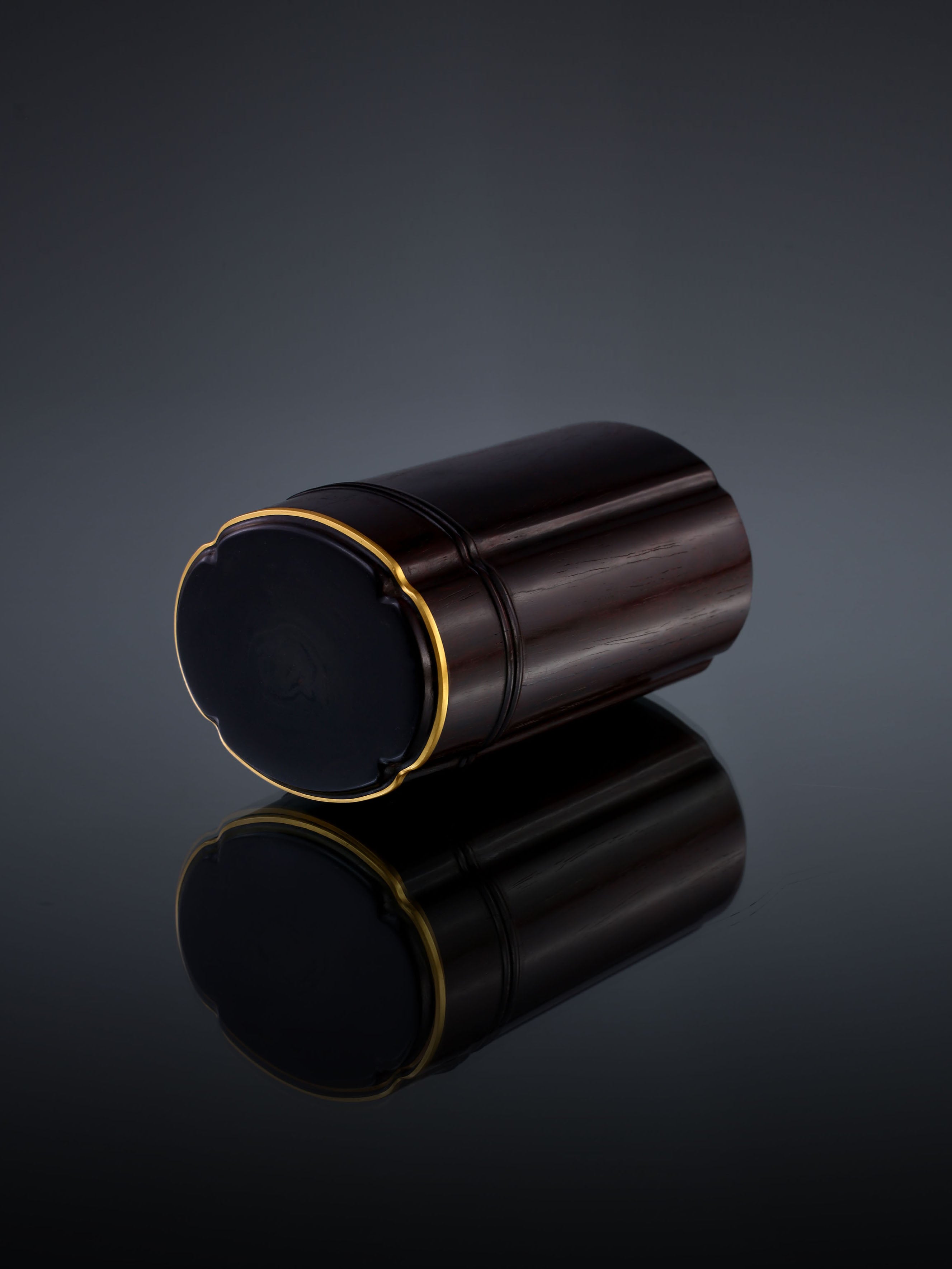 小叶紫檀海棠形茶叶罐