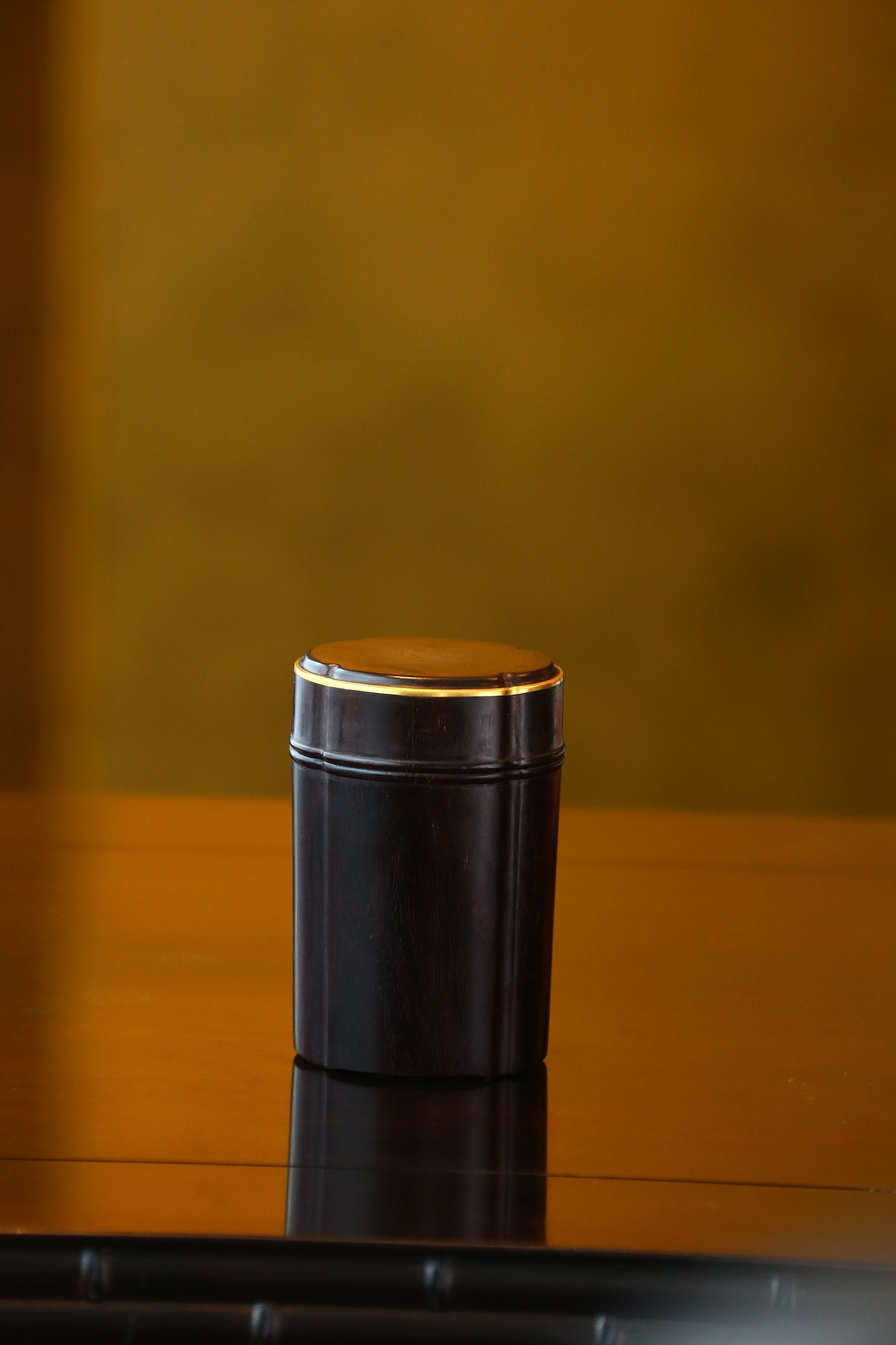 小叶紫檀海棠形茶叶罐