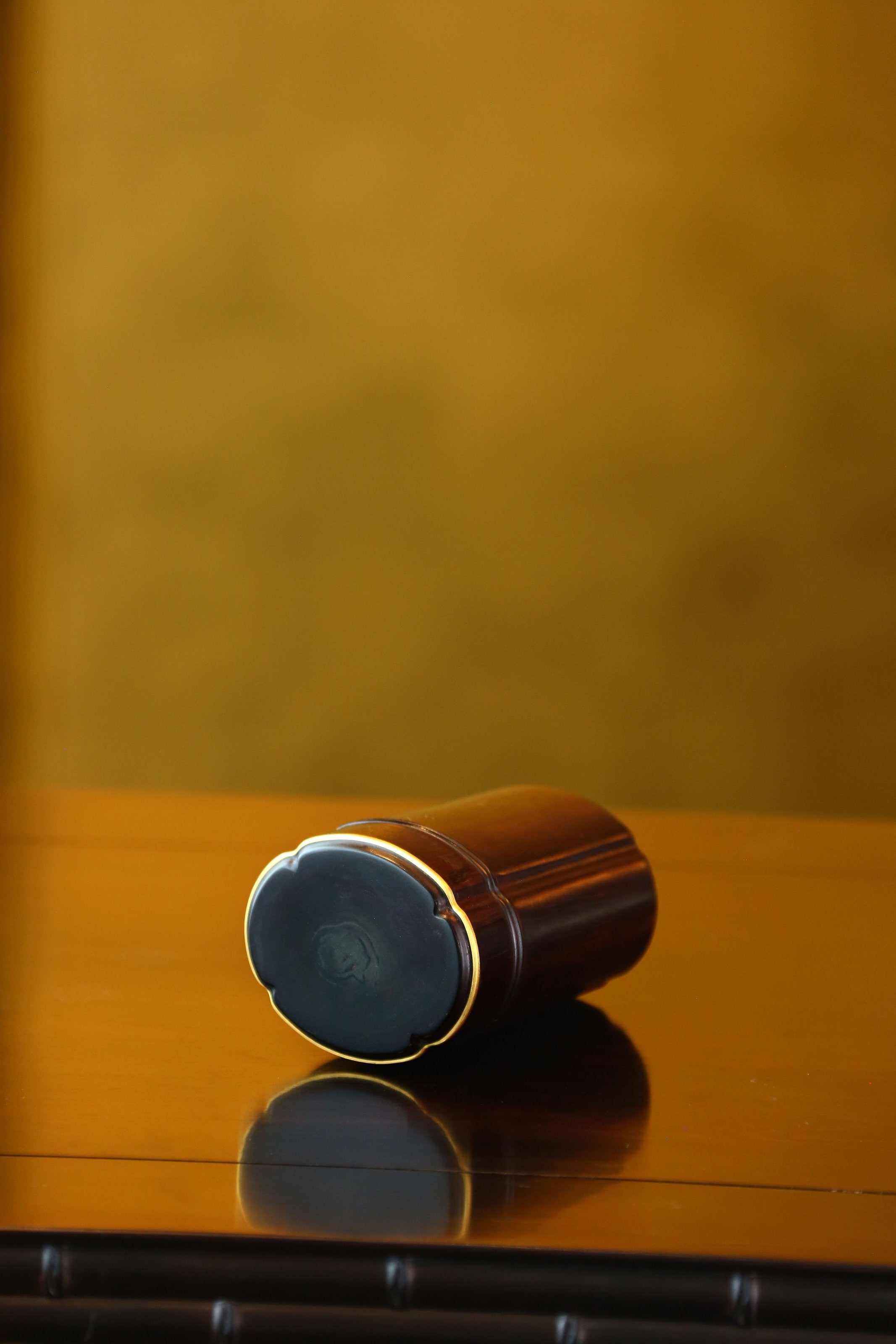 小叶紫檀海棠形茶叶罐