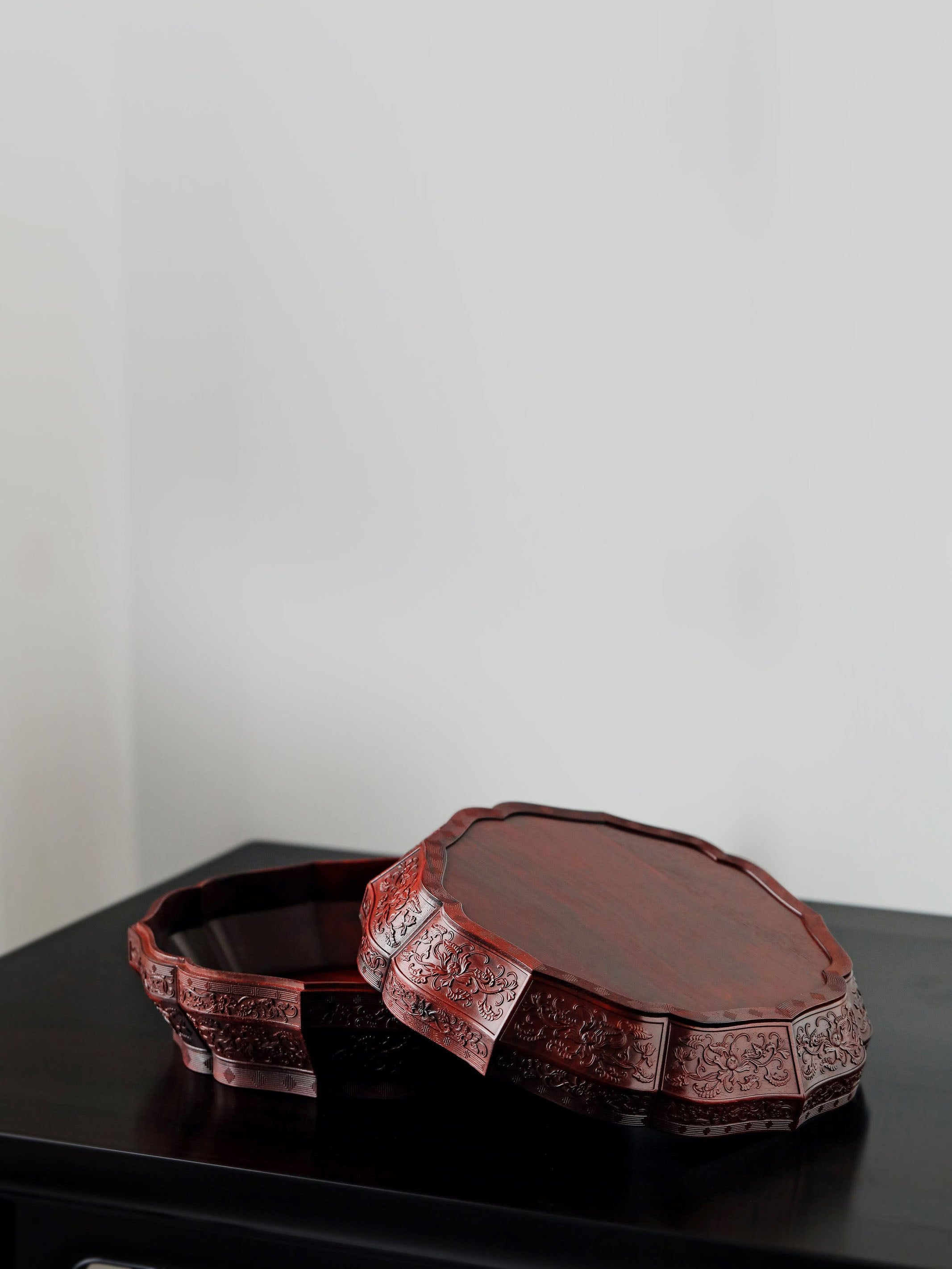 小叶紫檀雕万寿葵口十二角果盒