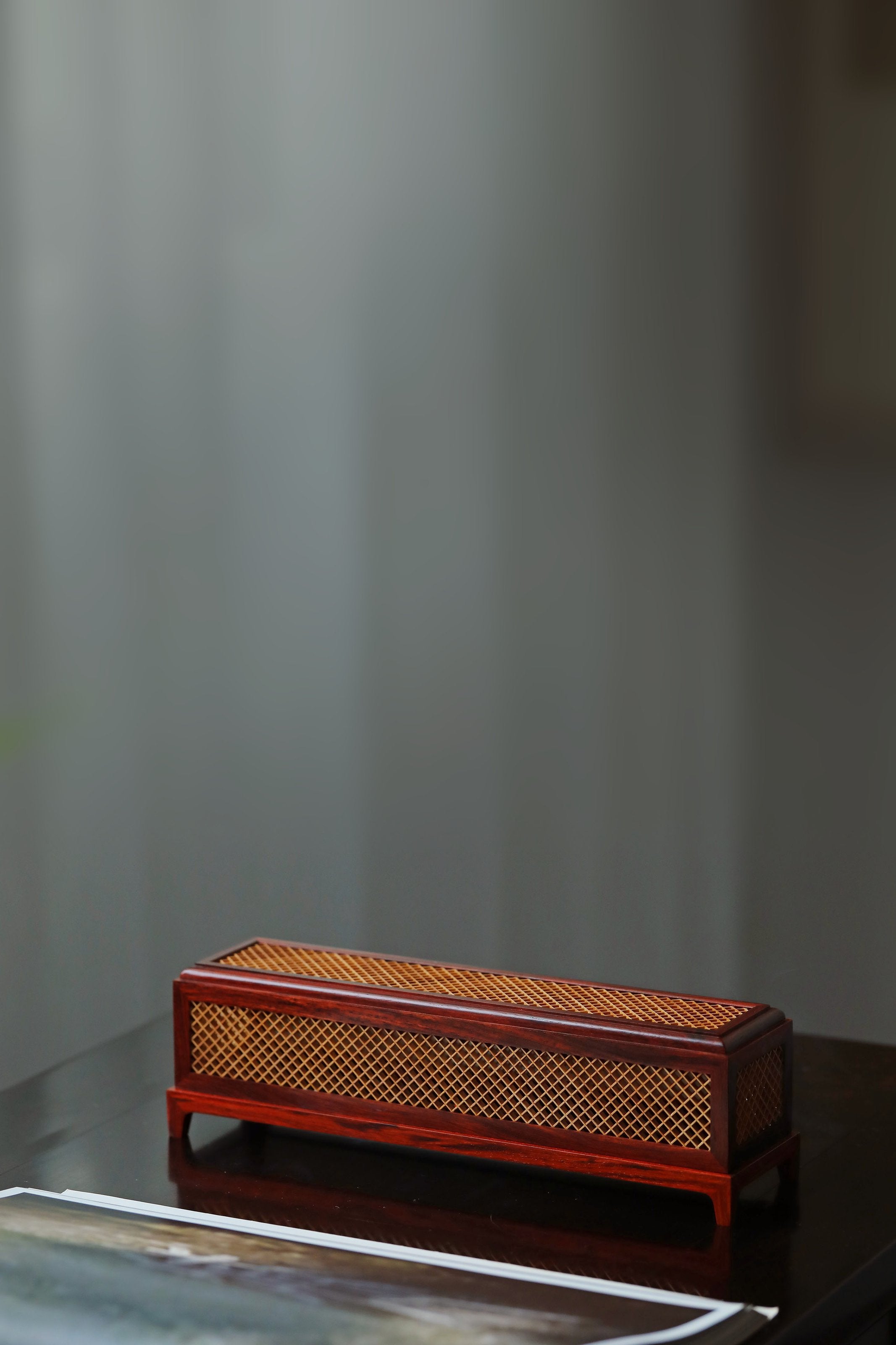 小叶紫檀镶嵌黄杨香盒