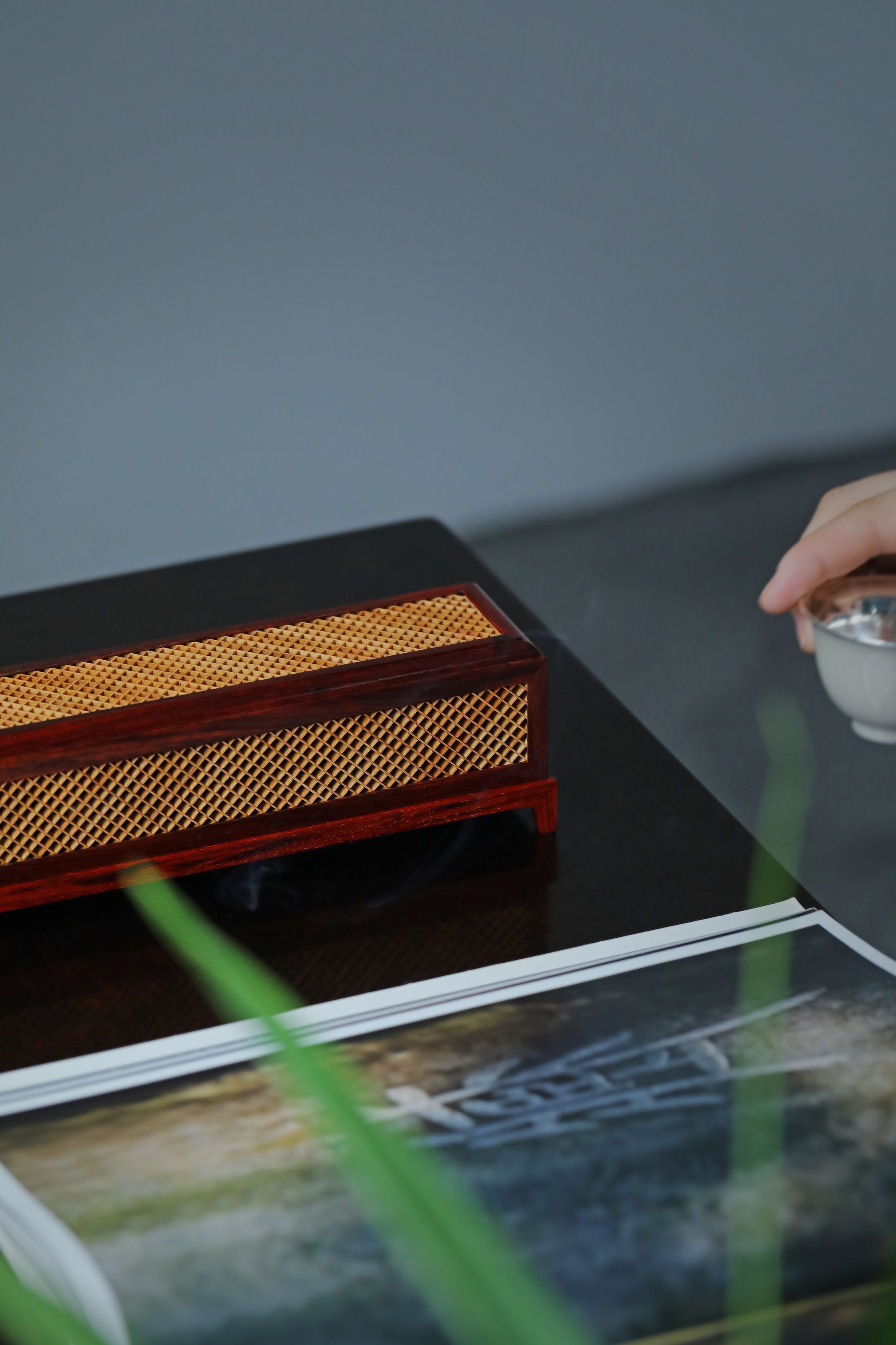 小叶紫檀镶嵌黄杨香盒