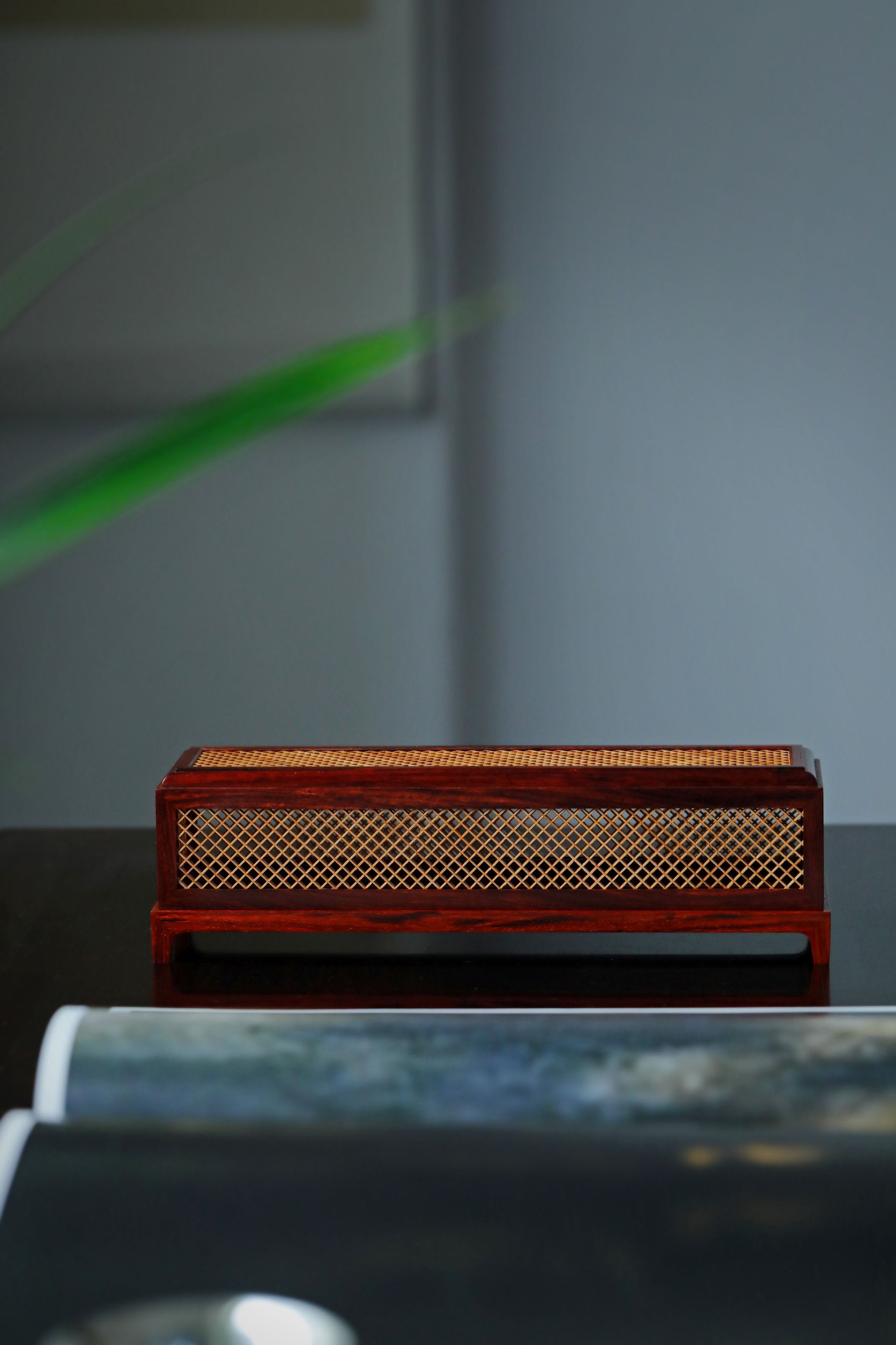 小叶紫檀镶嵌黄杨香盒